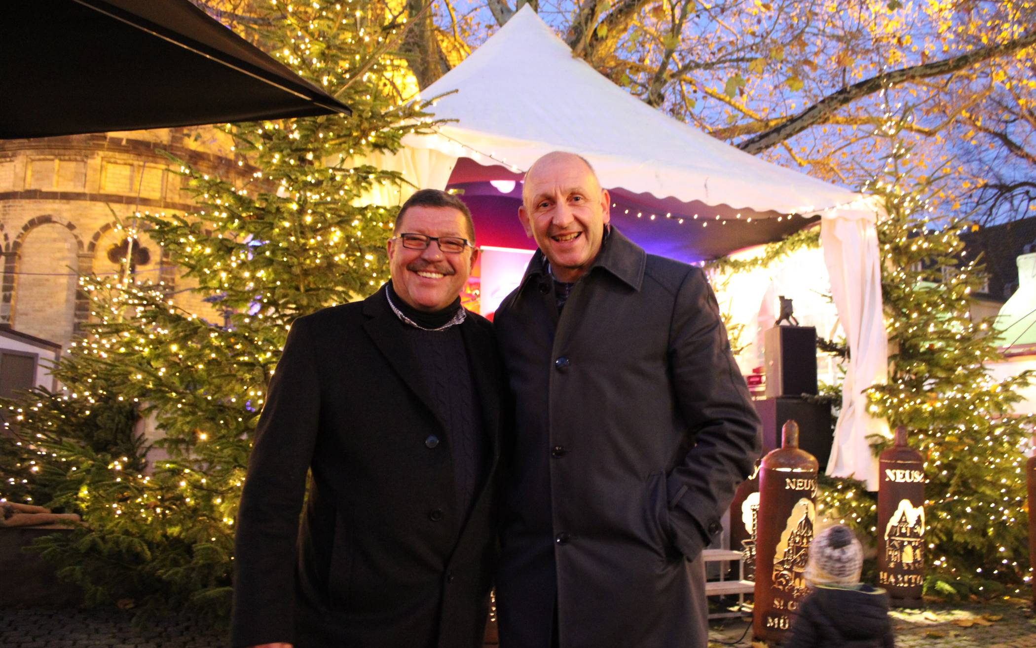  Jupp Kremer und Neuss Marketing-Geschäftsführer Jürgen Sturm freuen sich auf eine schöne Adventszeit in der City. 