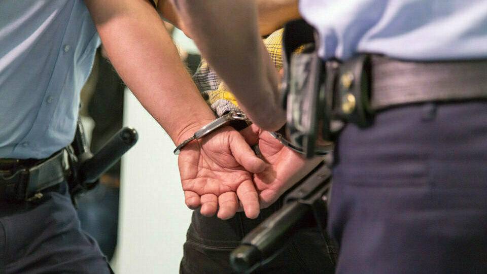 Polizei nimmt vier tatverdächtige Kaarster fest