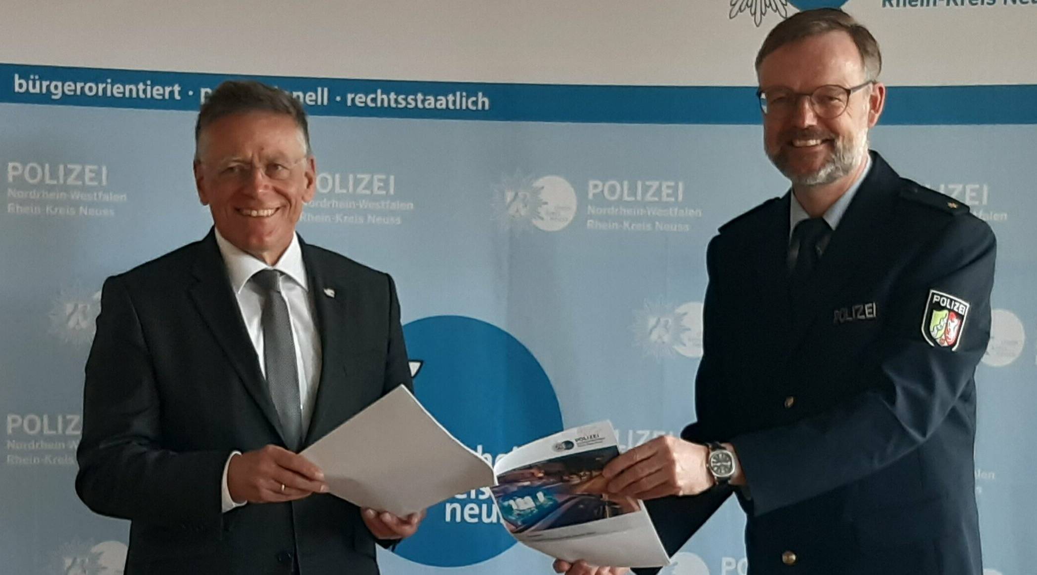  Landrat Hans-Jürgen Petrauschke und Polizeirat Andreas Bruns (Leiter der Direktion Verkehr) 