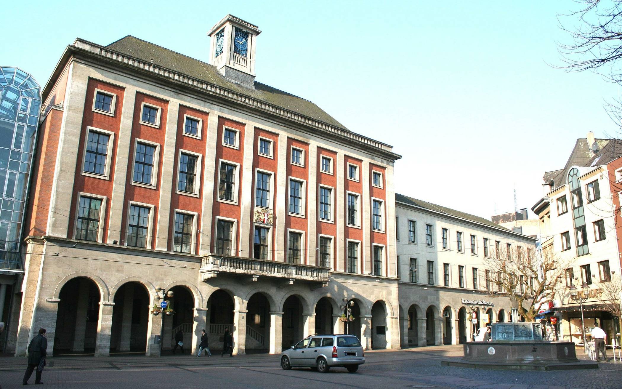 Das Neusser Rathaus.&#x21e5;Foto: Rolf Retzlaff