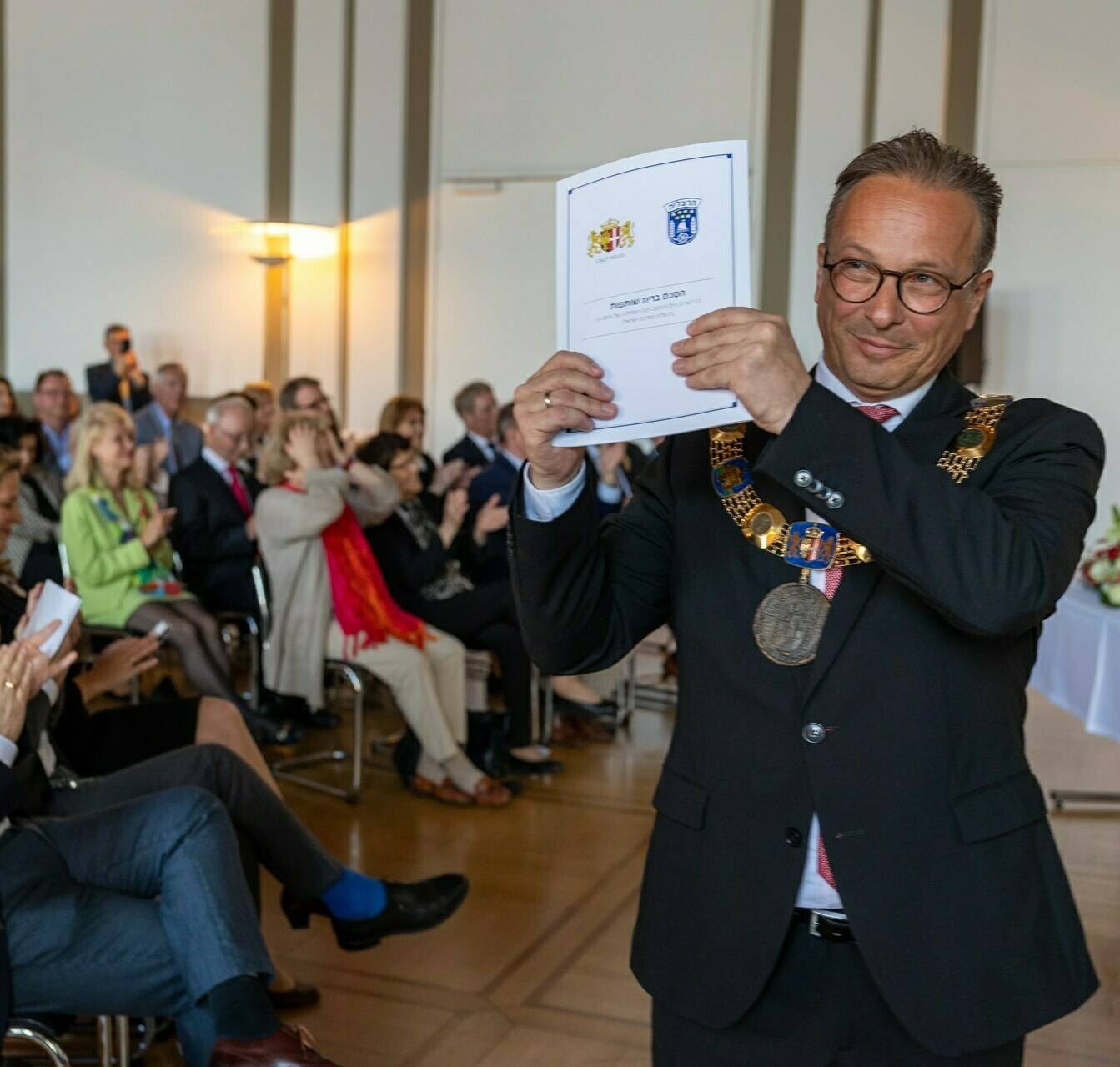 Riesenfreude bei Bürgermeister Breuer: Die Städtepartnerschaft