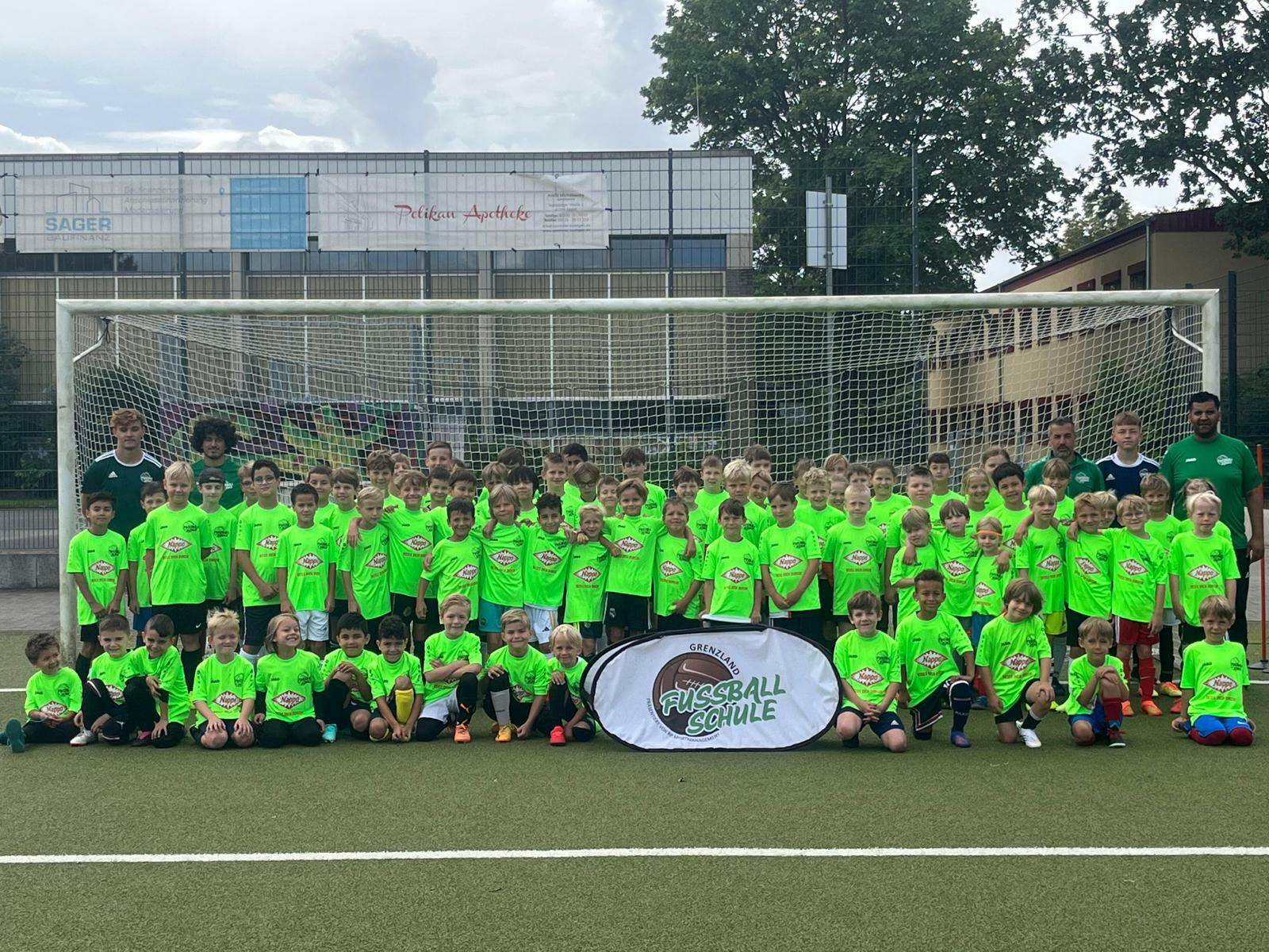 Sommer-Camp der Fußballschule Grenzland in Büttgen mit 74 Kids