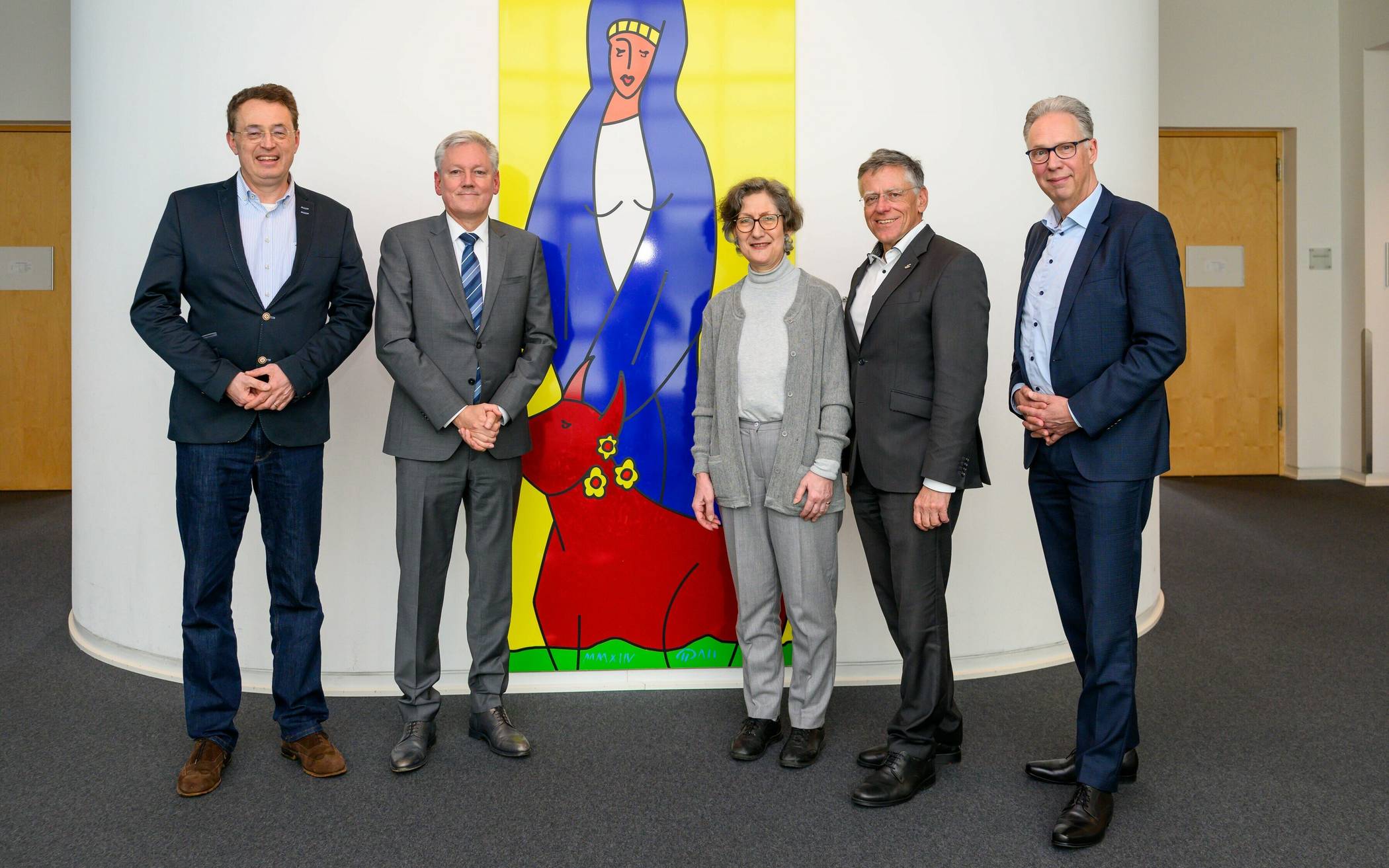  Deutsch-niederländische Begegnung im Kreishaus Neuss (von links): Michiel Savelsbergh, Antoin Scholten, Ruth Harte, Landrat Hans-Jürgen Petrauschke und René van Loon. 