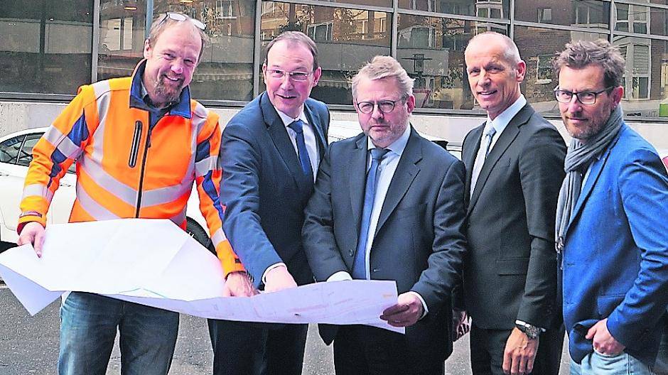 Hafenstraße: Kanalbauarbeiten dauern bis zum Sommer 2019 Nach der Pflicht die Kür: Stadtbad ab Herbst 2019 saniert