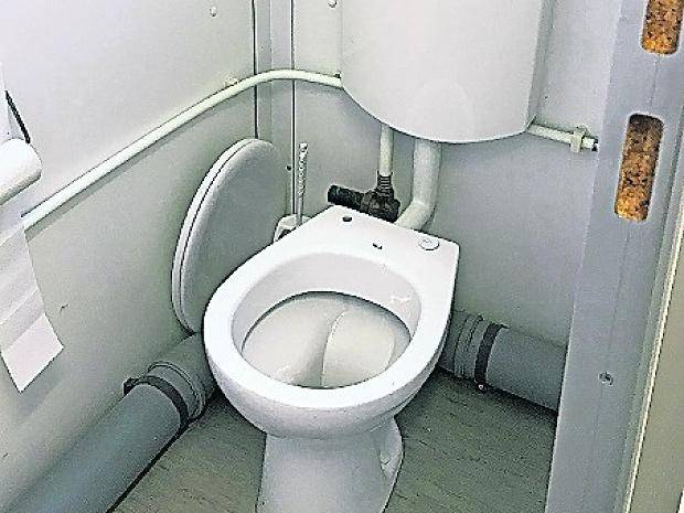Schwere Panne bei Toilettensanierung? Schüler brauchen weiterhin viel Geduld