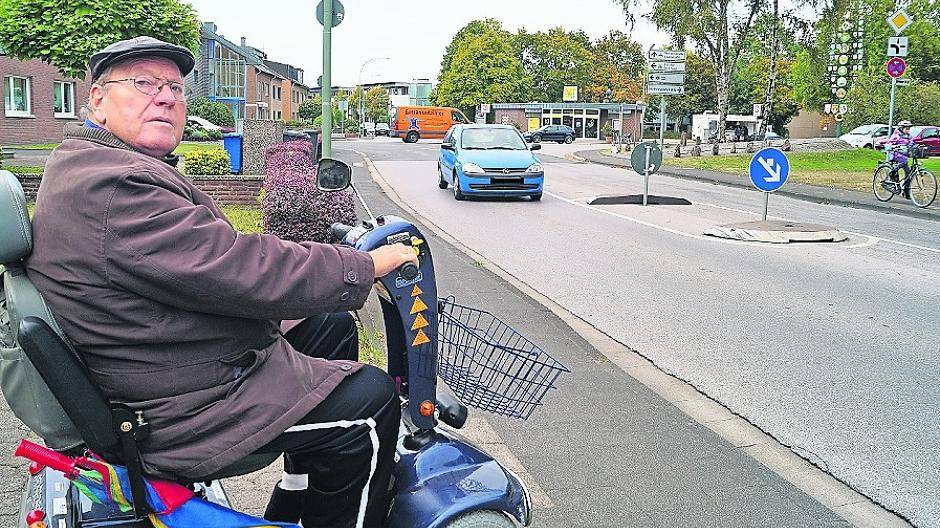 Rollstuhlfahrer klagen: „Neuss ist keine barrierefreie Stadt“
