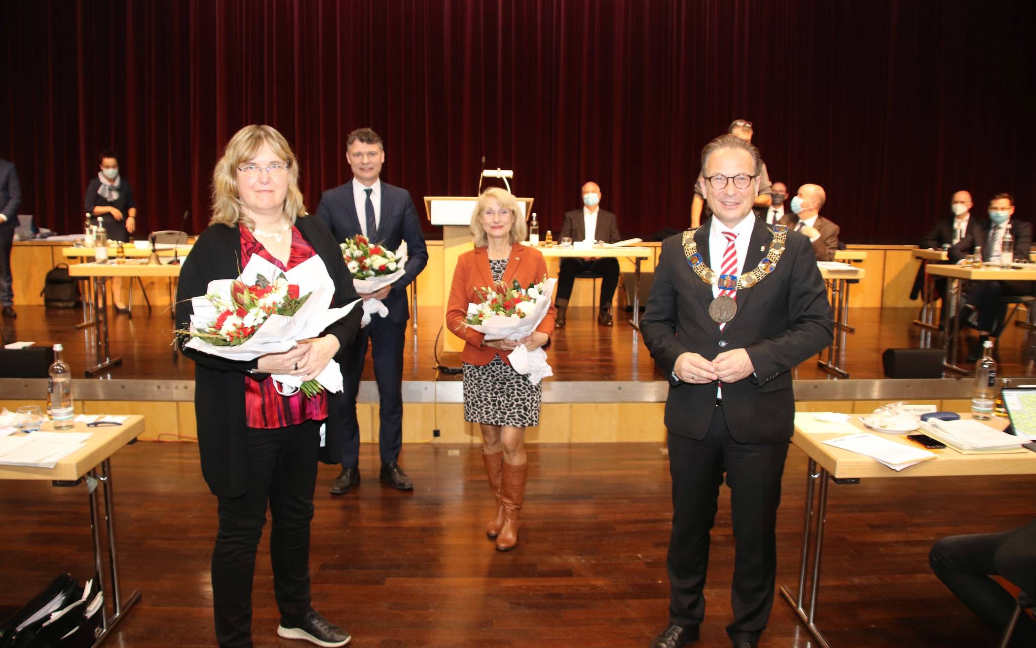  Bürgermeister Reiner Breuer (r.) und seine Stellvertreter (v.l.) Susanne Benary (Grüne), Dr. Jörg Geerlings (CDU) und Gisela Hohlmann (SPD). 