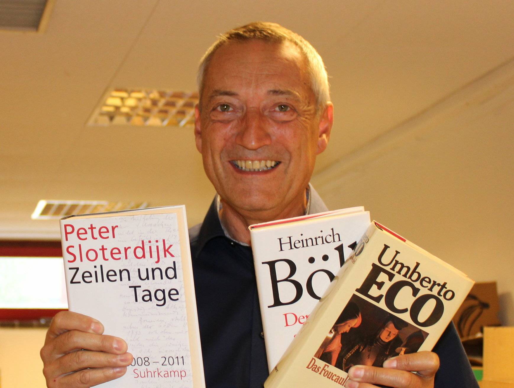  Karl-Heinz Kreuels lädt zur letzten Bücherbörse ein. 
  