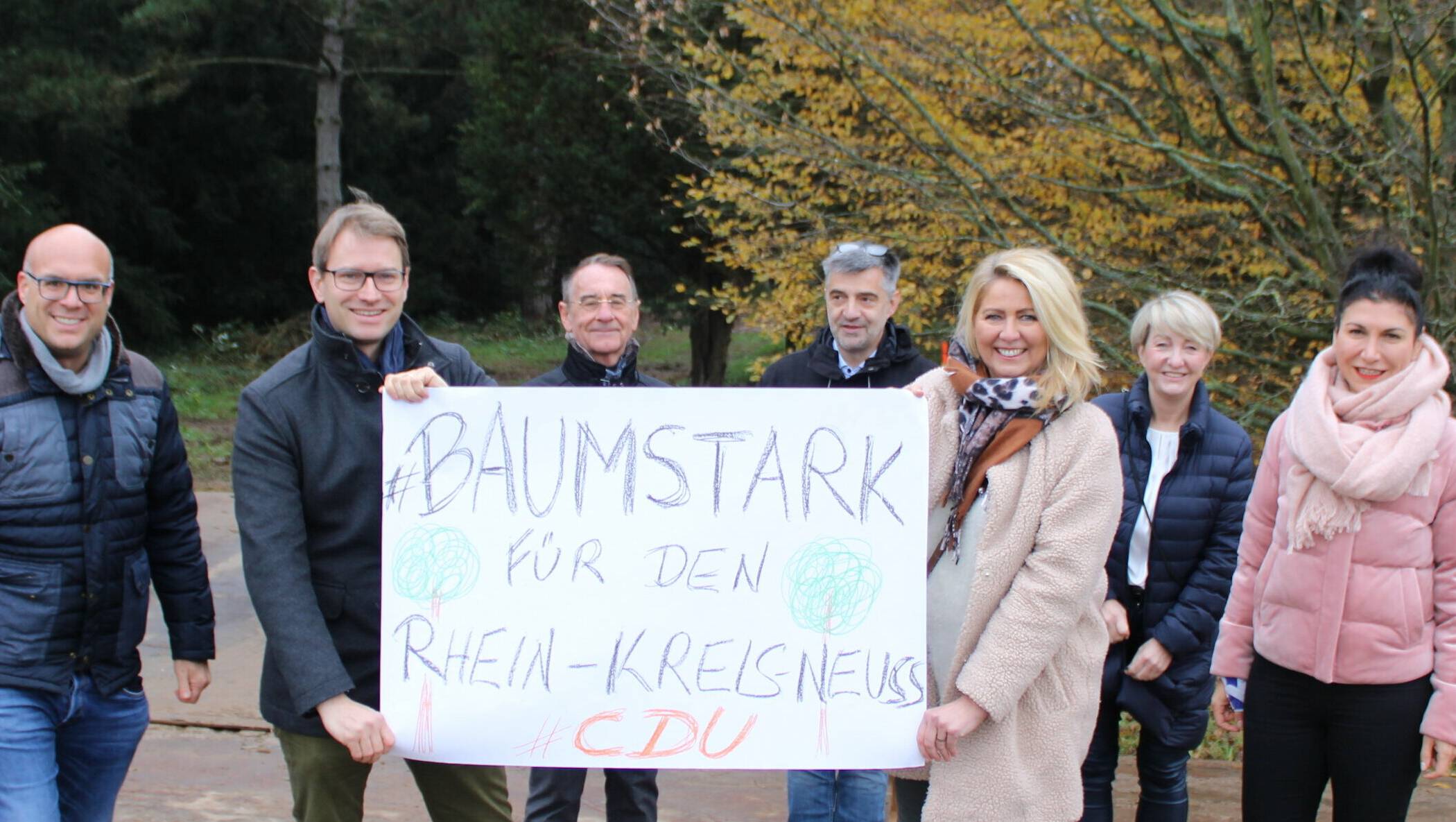   Sie machen sich „Baumstark für den Rhein-Kreis“ (v.l.): Christian Horn (CDU Kaarst), Jan-Philipp Büchler, Bernd Ramakers (beide CDU Neuss), Peter Küppers, Ruth Sternemann-Böcking (CDU Neuss), Mirjam Muhr (Baumschule Schmitz) und Dilek Haupt (CDU Rhein-Kreis Neuss).  