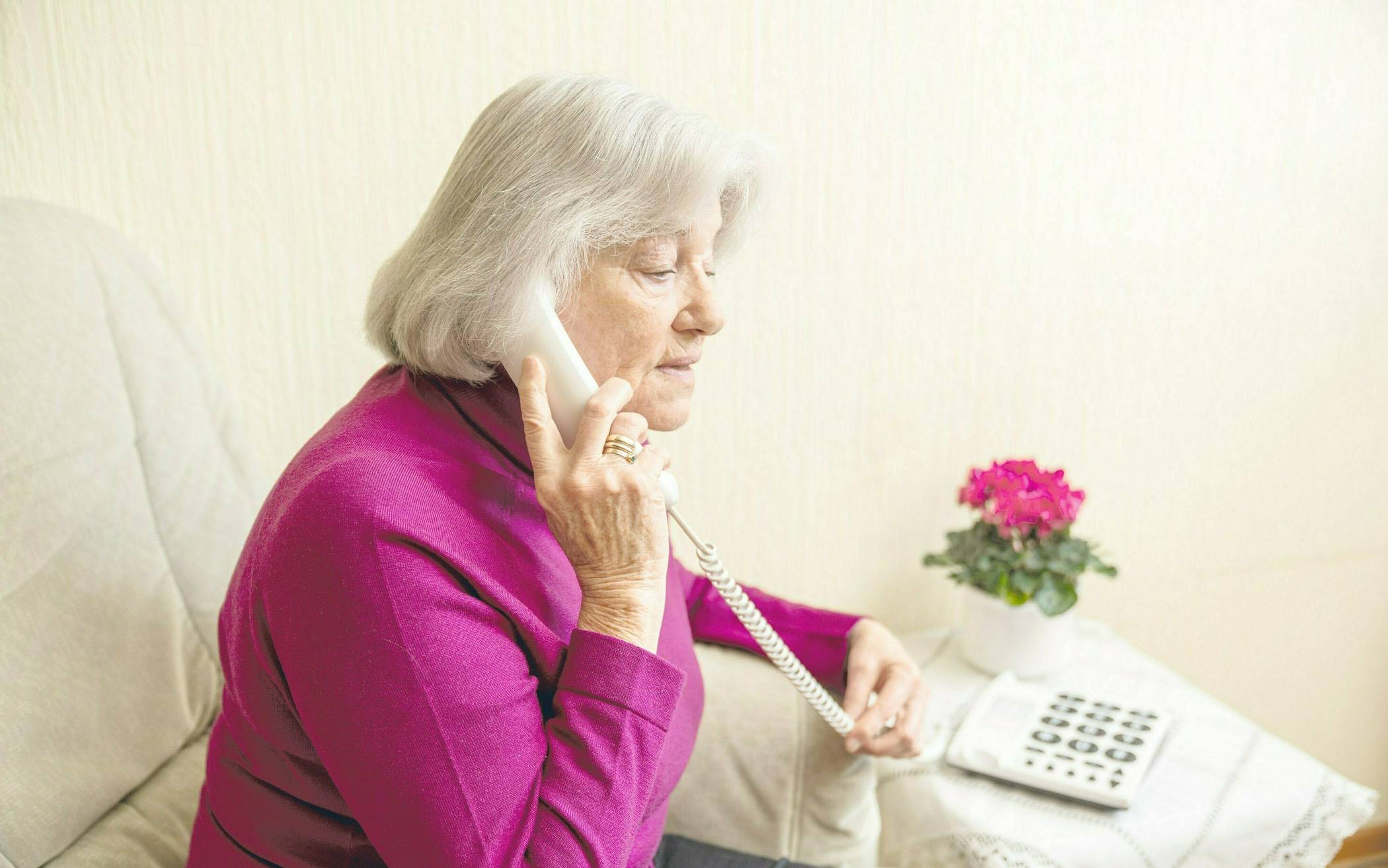 Ein gemeiner Schockanruf: Eine Seniorin aus