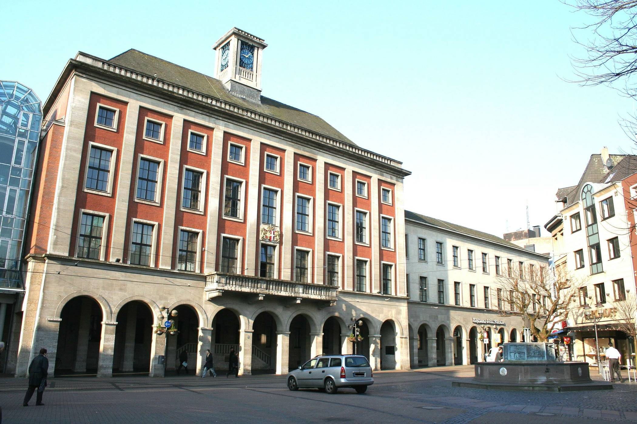  Zur stillen Mahnwache vor dem Rathaus als Zeichen der Solidarität mit der Ukraine lädt heute die CDU ein.  