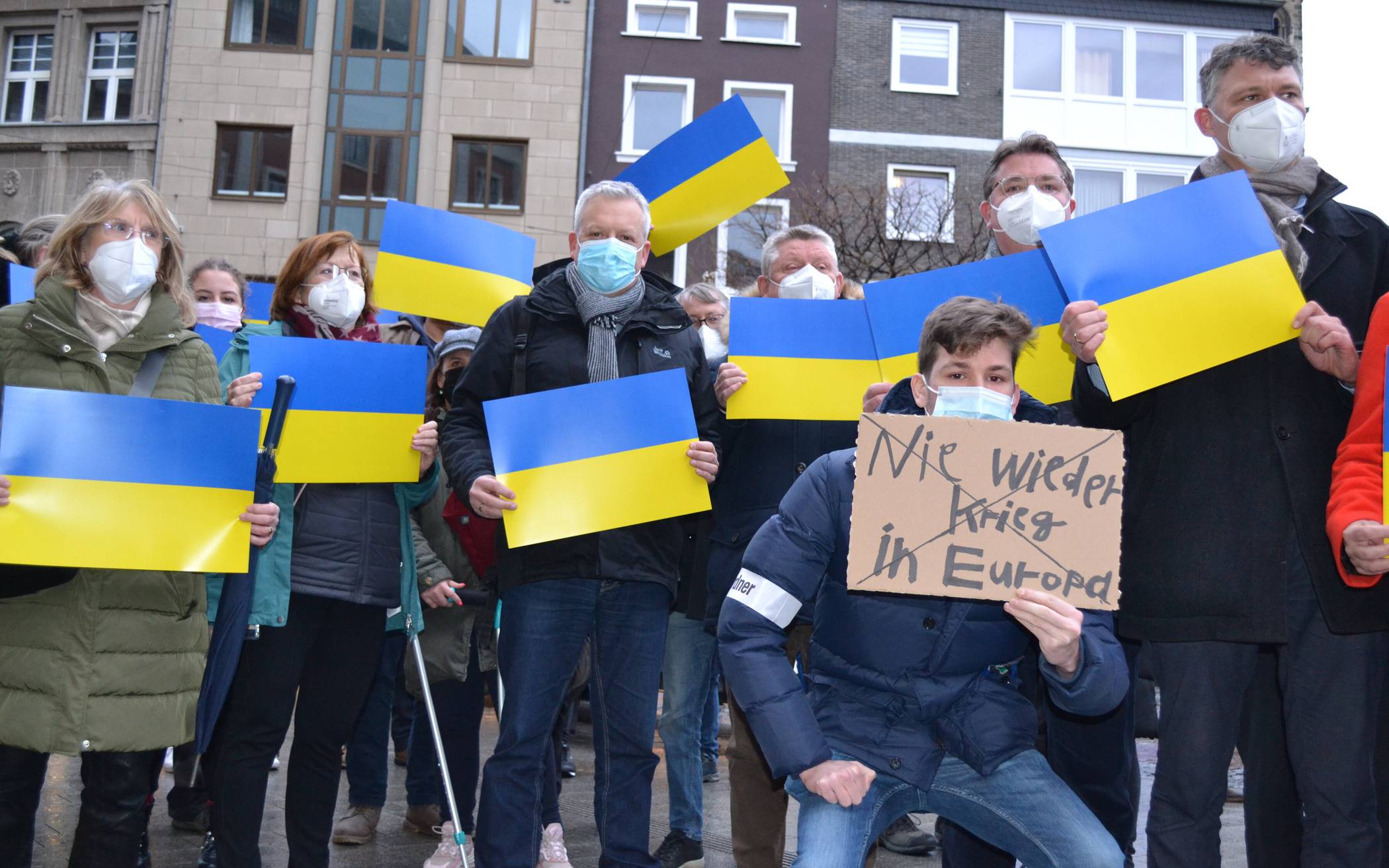 Reaktionen auf den russischen Angriff auf die Ukraine - Zeichen der Solidarität