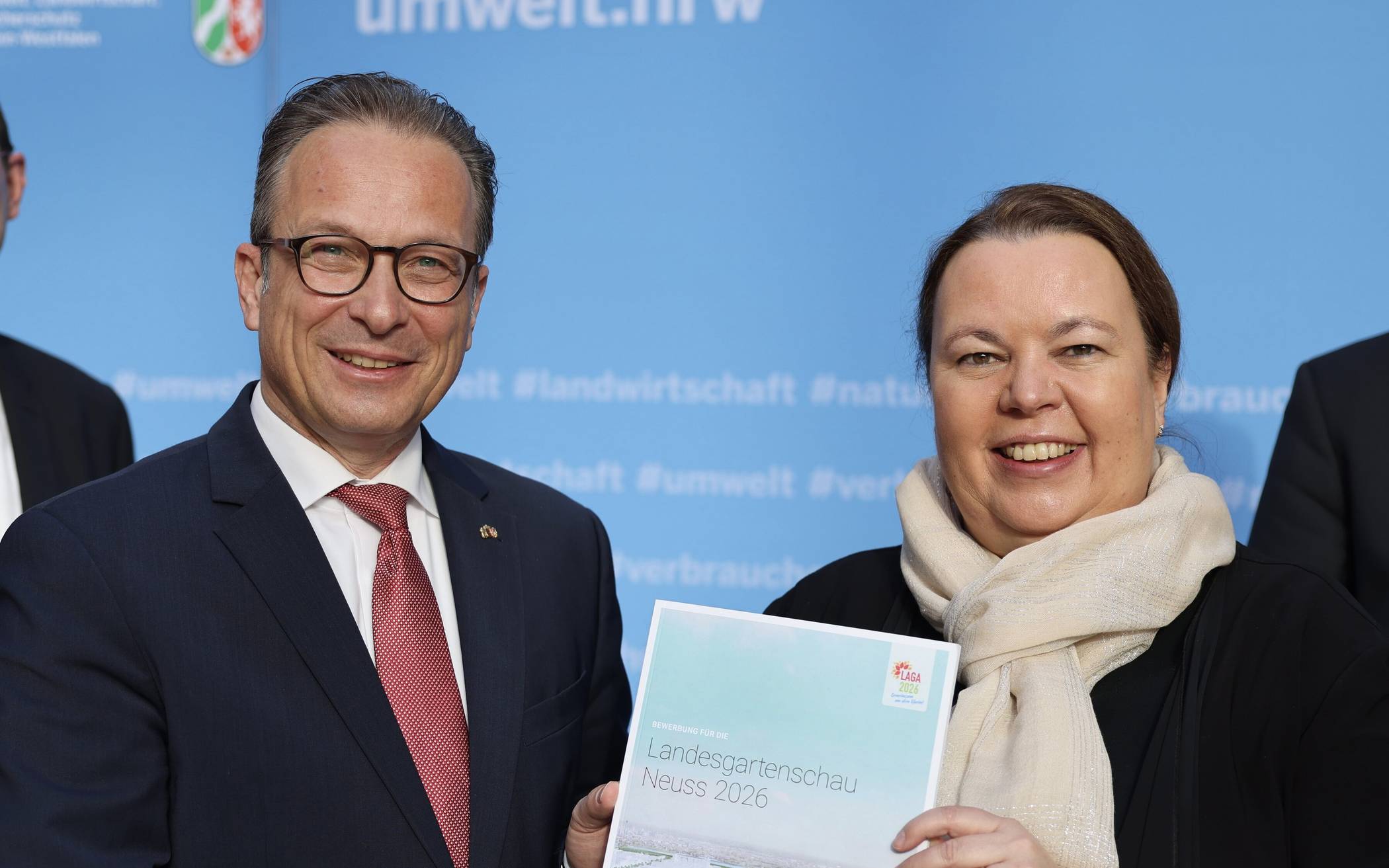  NRW-Umweltministerin Ursula Heinen-Esser und Bürgermeister Reiner Breuer heute morgen in Düsseldorf.  