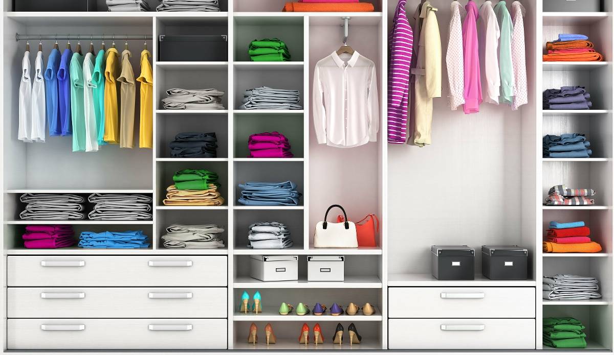  Sauber, geordnet, übersichtlich: Wenn der Frühjahrsputz geschafft ist, macht auch der Kleiderschrank wieder Spaß. 