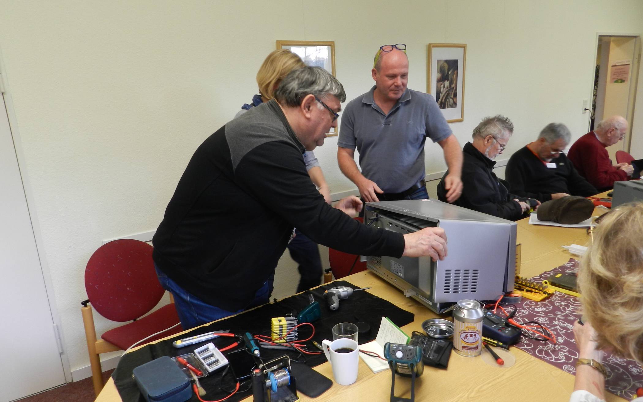 Im Reparatur-Café Neuss bekommen Geräte ein