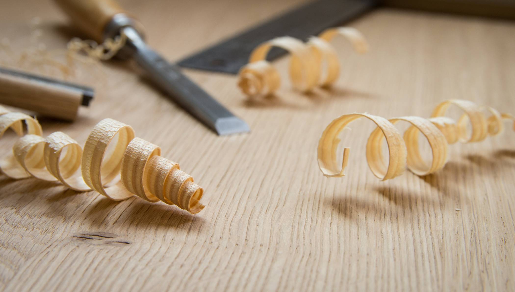  Das Handwerk der Schreiner sind Möbel in individuellem Design – sie schaffen in alter Tradition und mit neuester Technik Lebensräume nach den Wünschen der Kunden. 