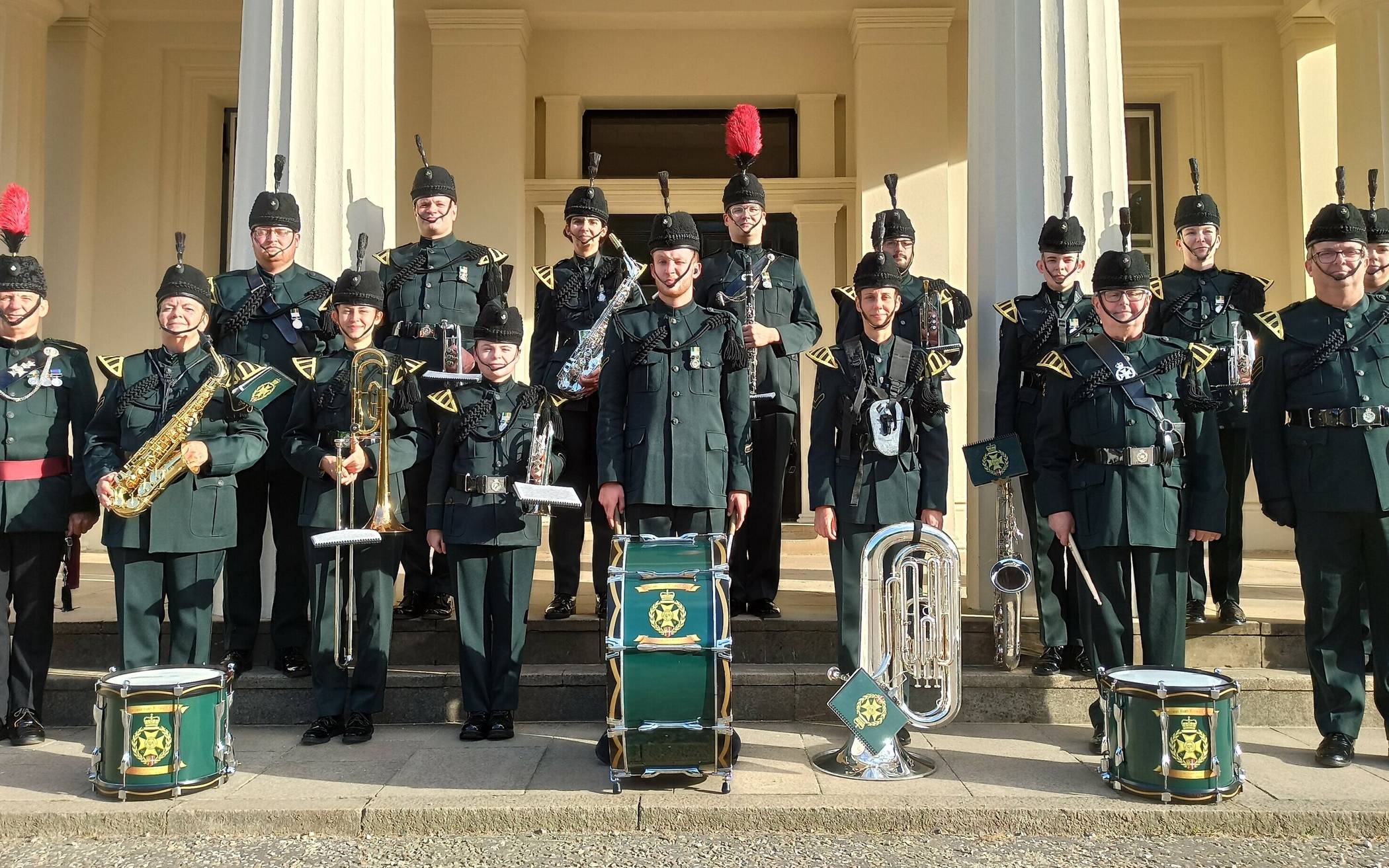  Die Neusser Marching-Band „Quirinus Band and Bugle Corps“ (QBBC) pflegt ihr britisch-zackiges Erscheinungsbild.  