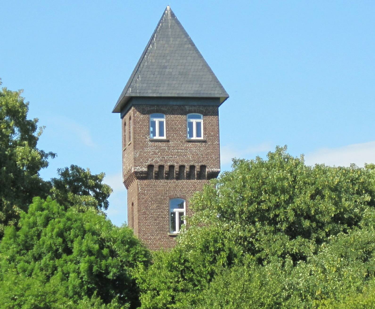  Der Wasserturm in Norf. 