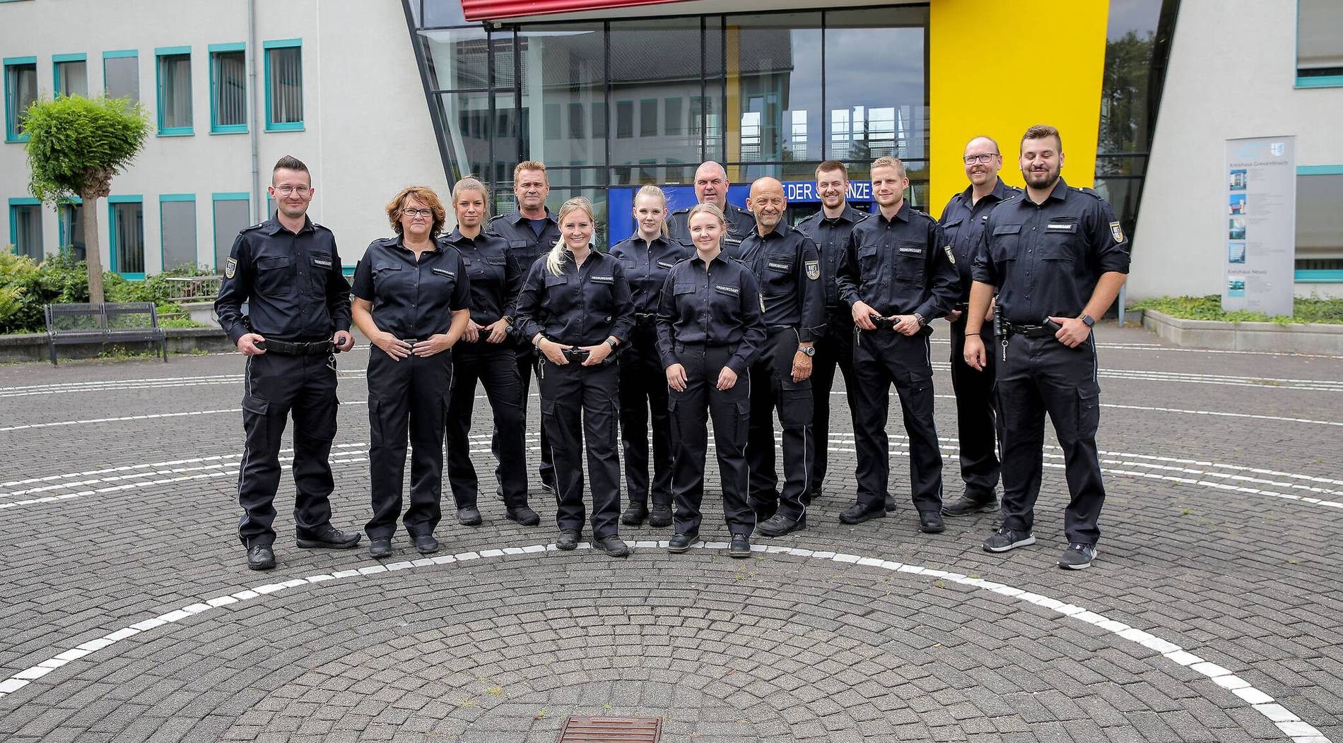 Mitarbeiter des Kreis-Ordnungsamtes erhalten neue Dienstkleidung