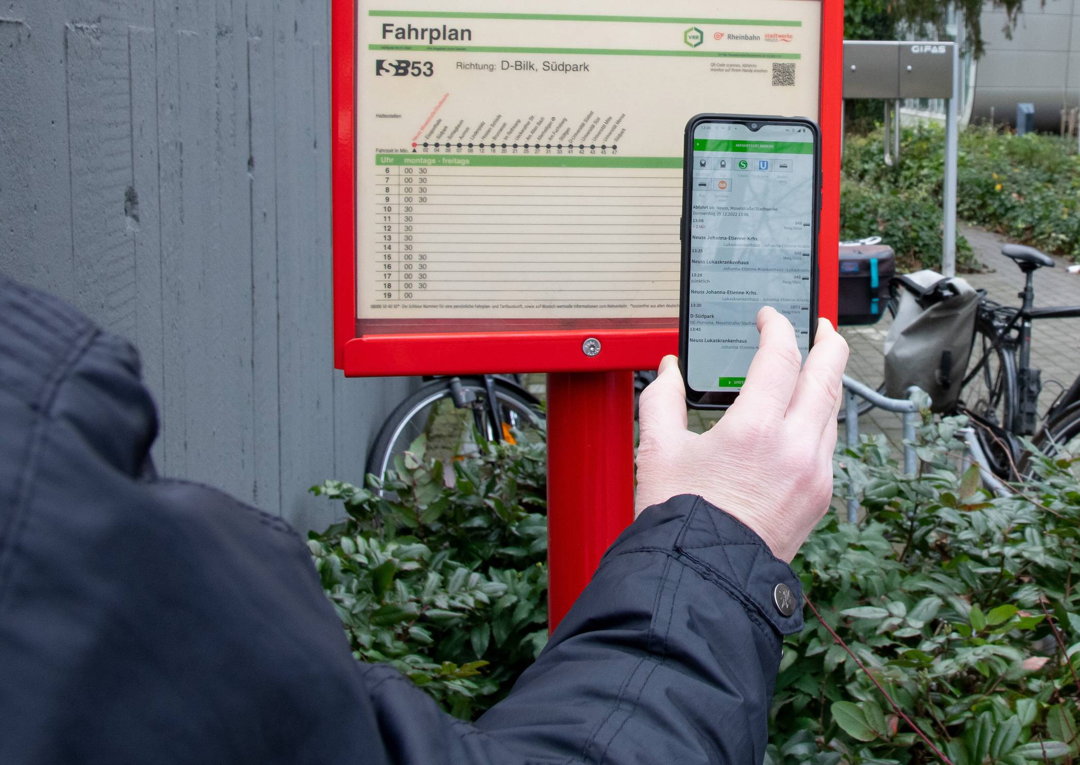 Über den QR-Code auf dem Fahrplan ist der Abfahrtsmonitor für die Haltestelle sofort digital abrufbar. 