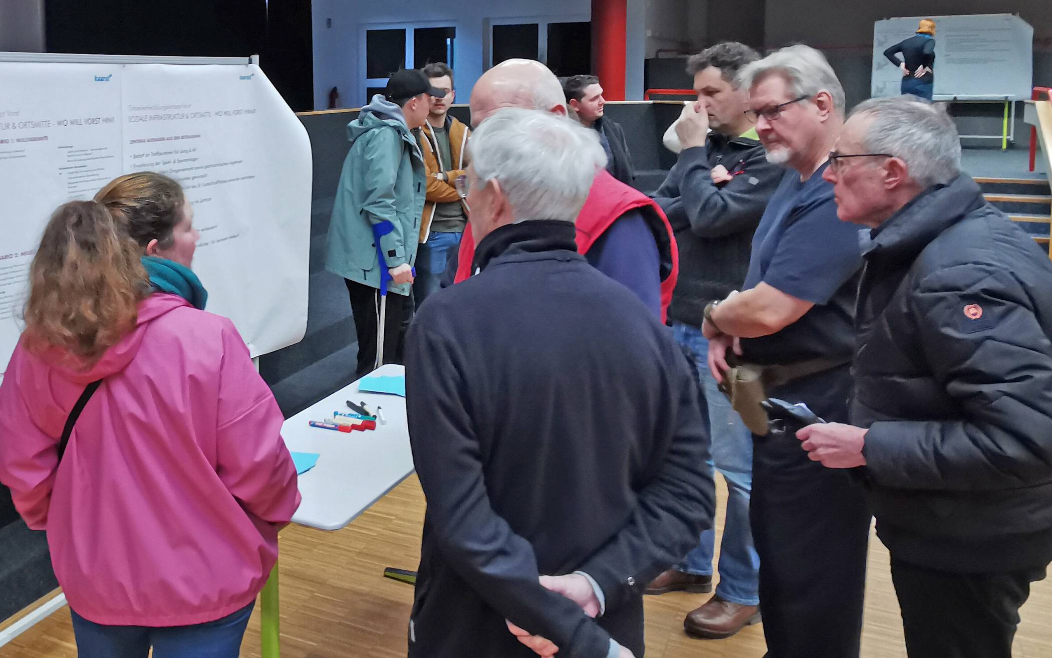 Bürger informierten sich am Thementisch.