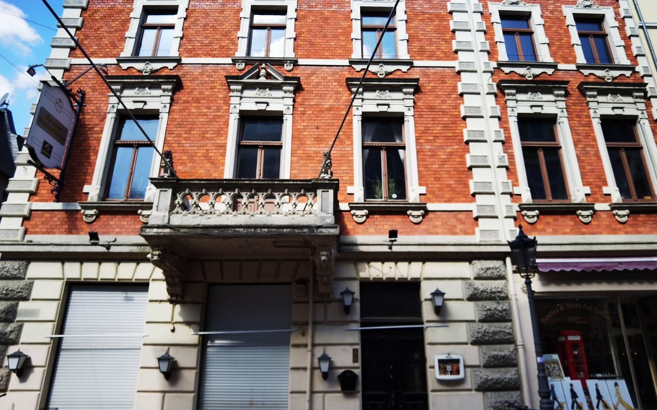 Das neue Marienbildchen, Café Wunderbar, The