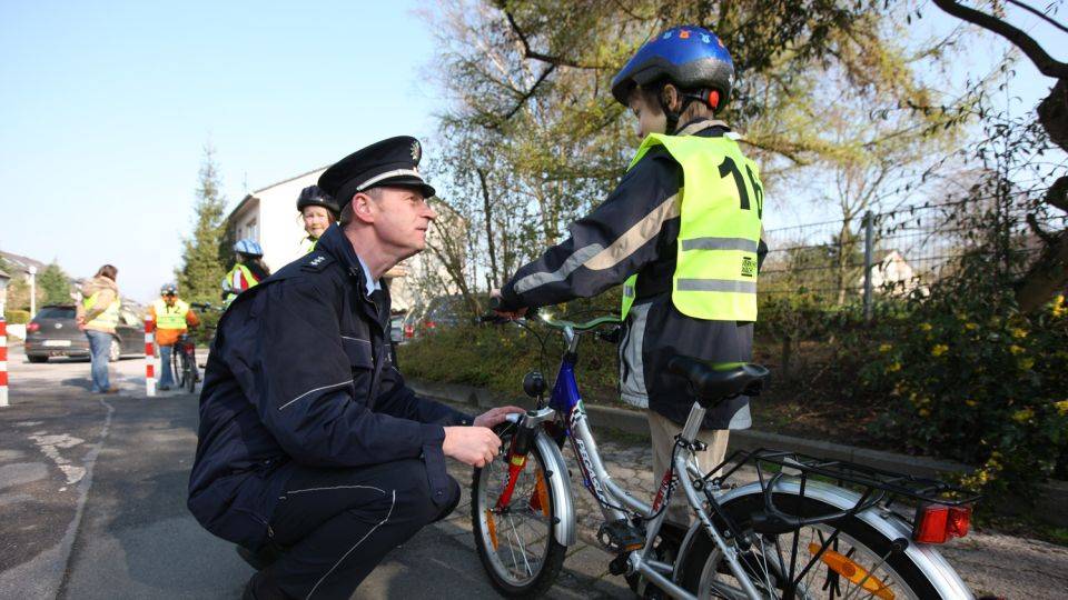 Verkehrssicherheits-Projekte und Verkehrsopferschutz der Polizei im