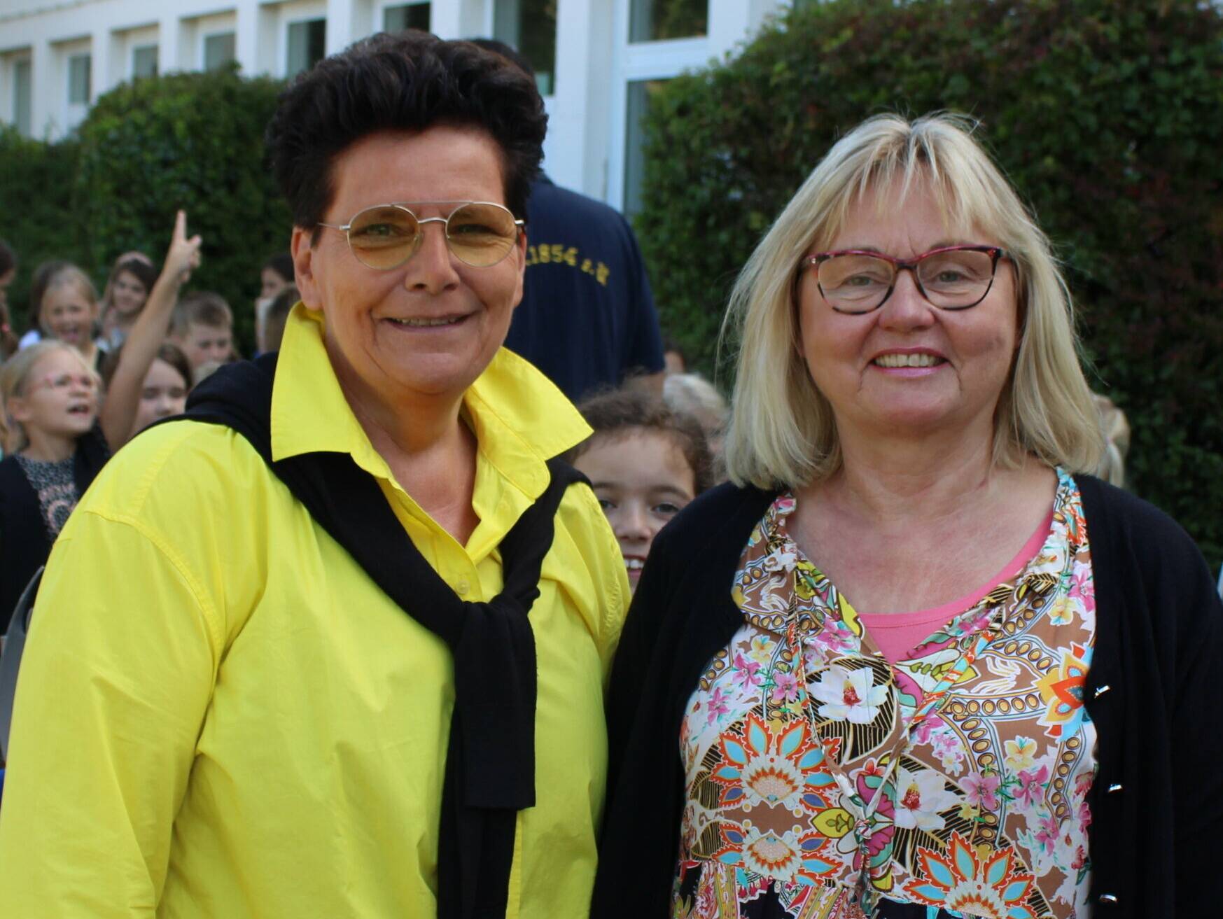  Maria Meyen (r.) und Petra Heckhausen freuen sich auf die Kinderparade. 