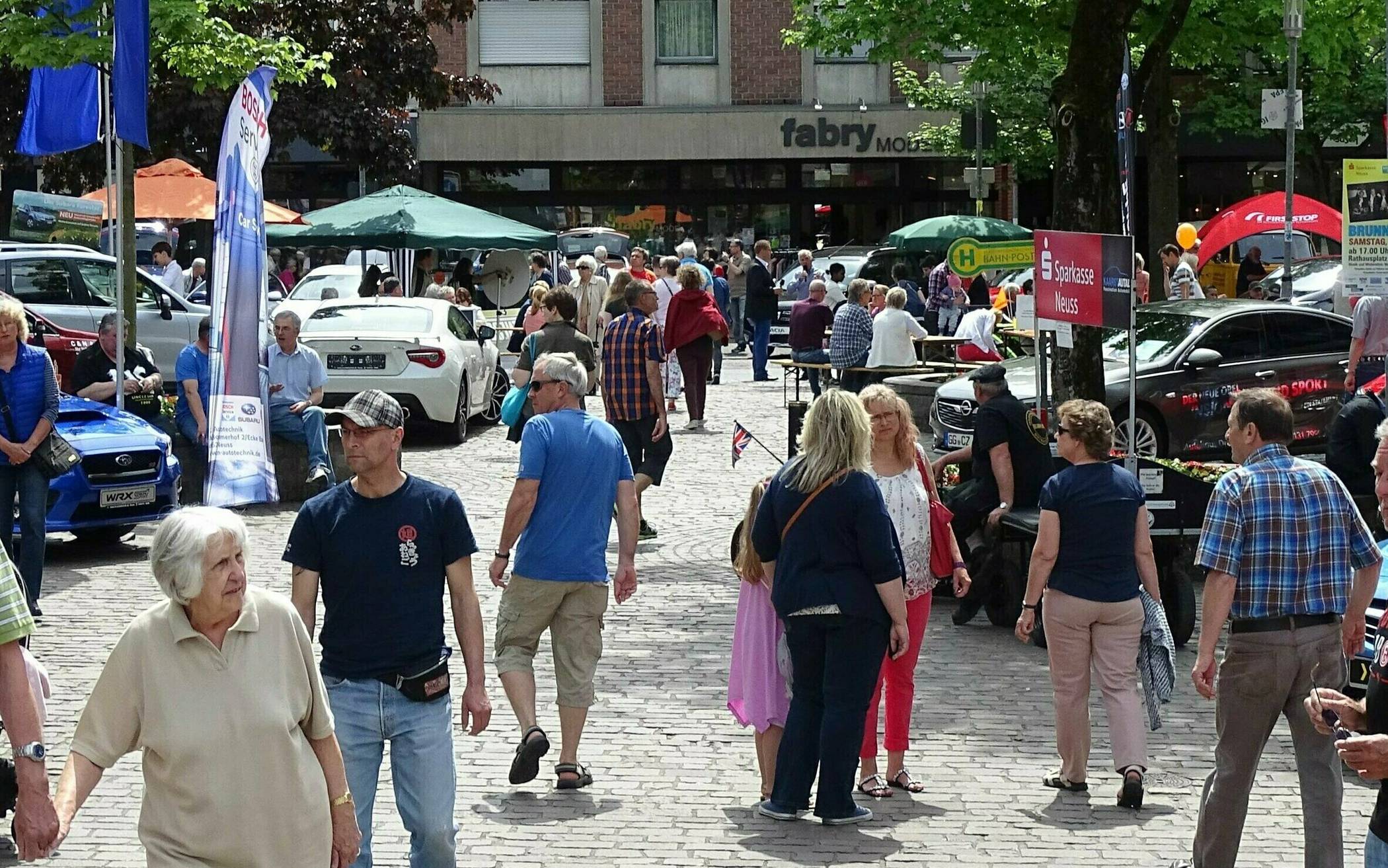 „Kaarst Autal“ zieht die Auto-begeisterten diesmal eine Woche nach Pfingsten auf den Büttgener Rathausplatz.