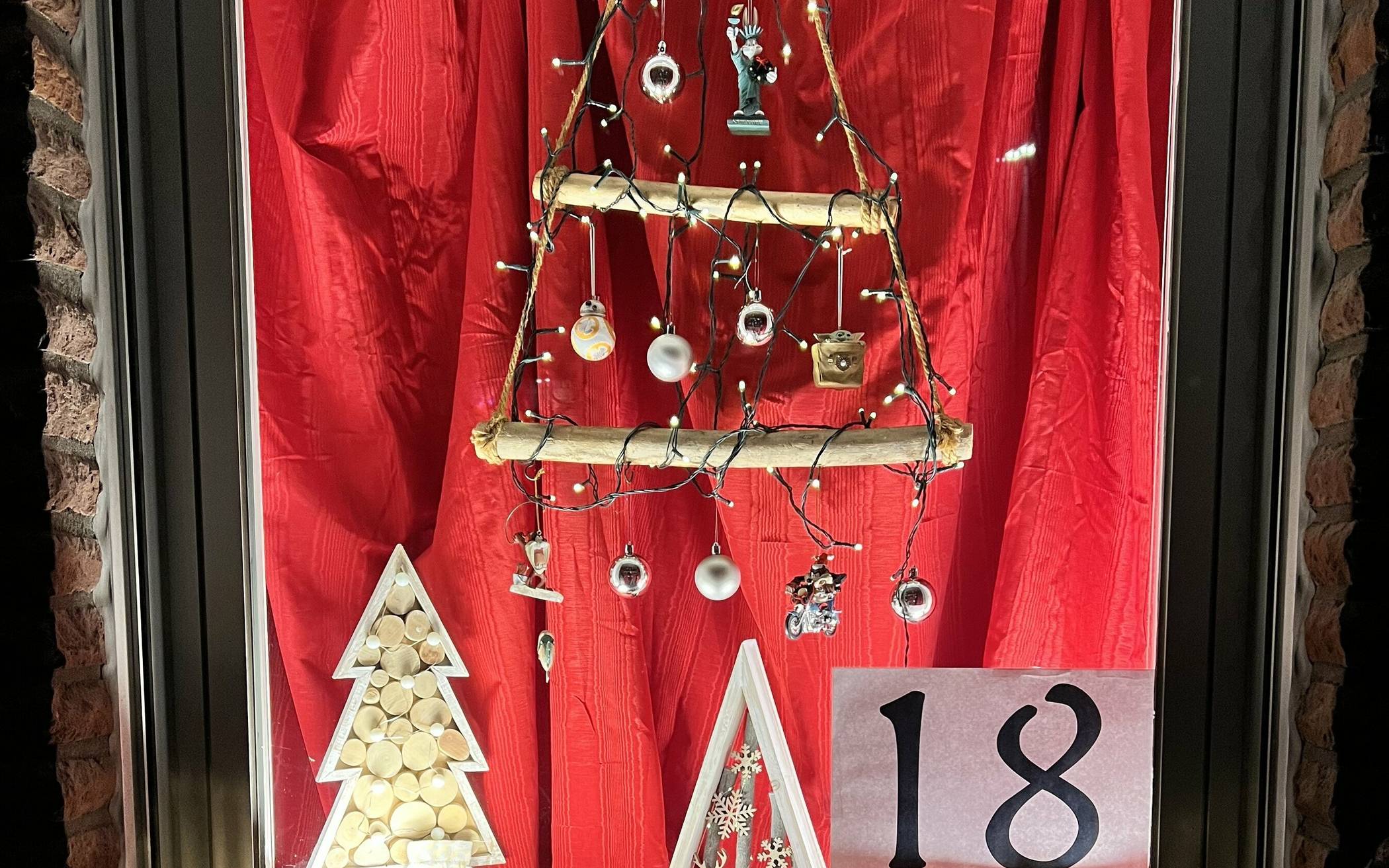  In den Kaarster Gemeinden wird seit über 15 Jahren die Tradition des „Lebendigen Adventskalenders“ gepflegt.  