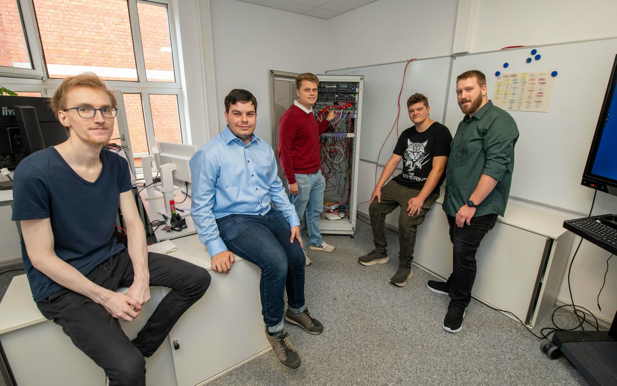 : Im neuen Labor (von links):