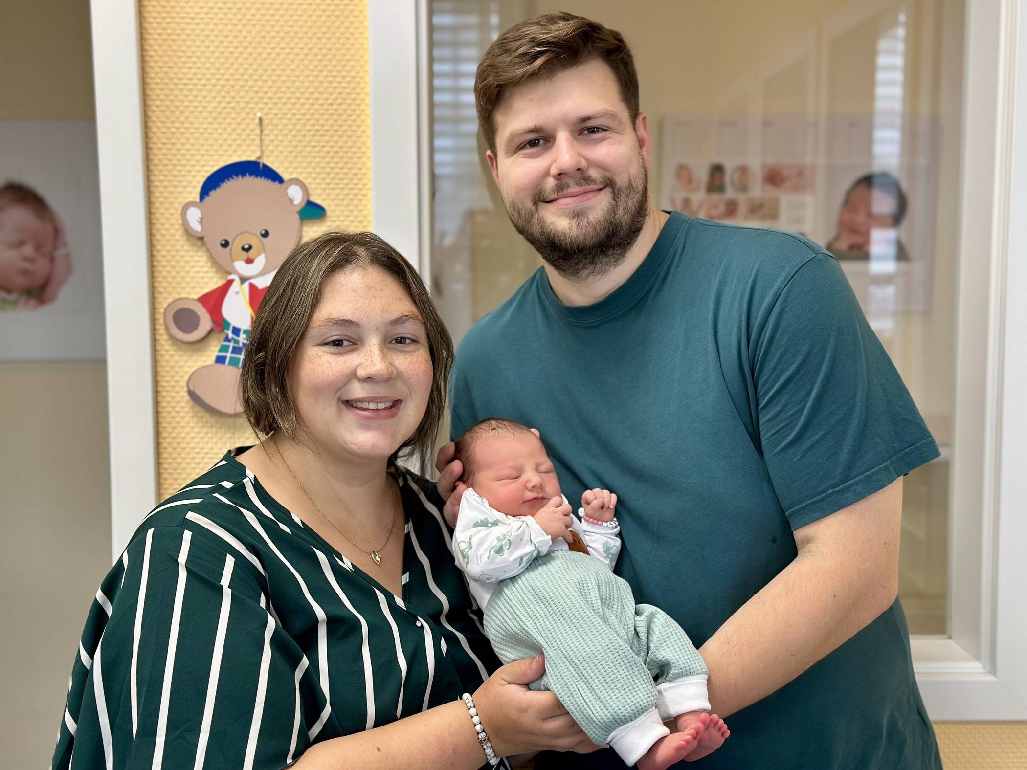  Sven und Angelina Dabek mit ihrer Emilia.  