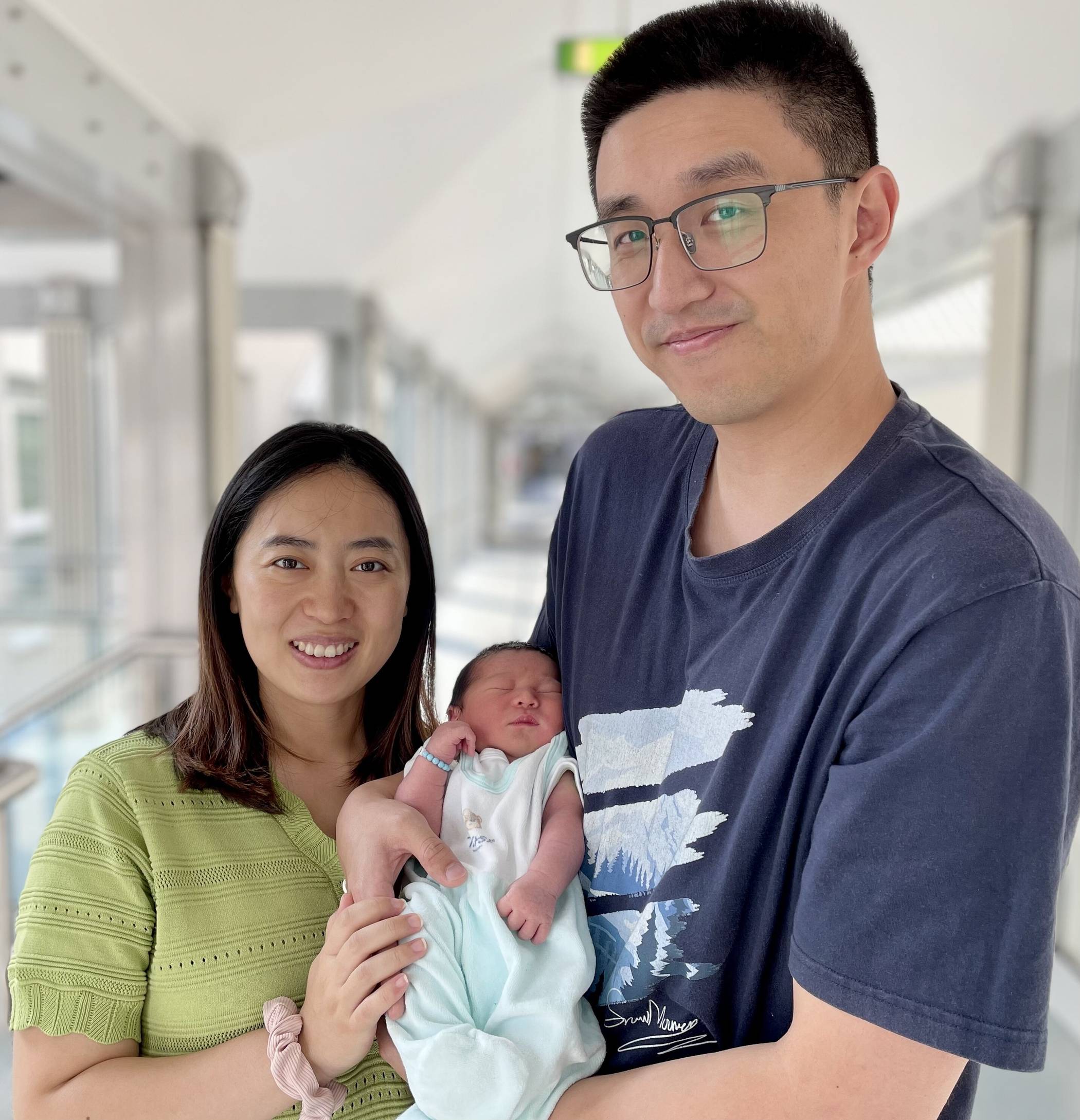  Yilin Li und seine Frau Chenyu Sun mit ihrem Jing-Fan Li .   