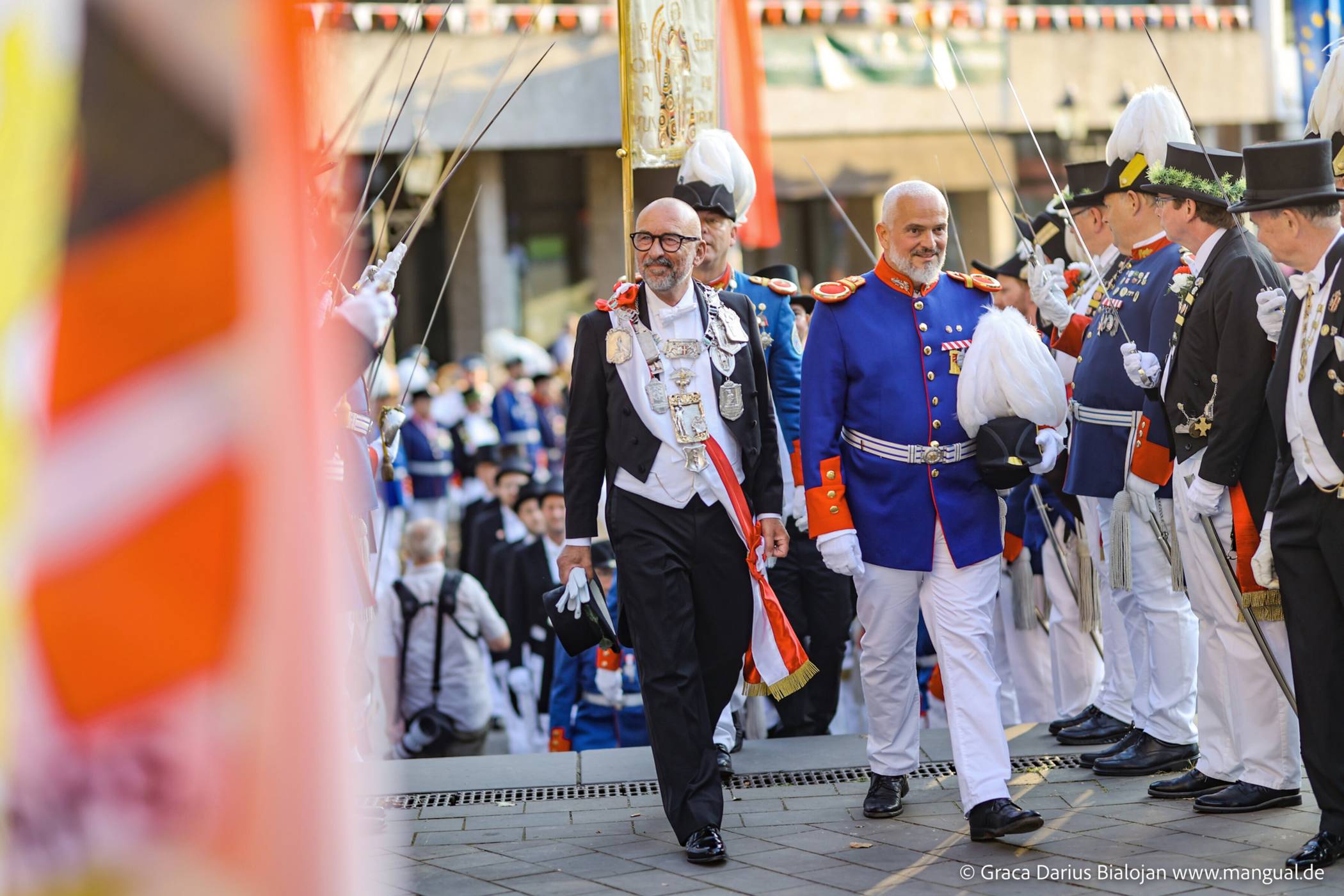 Schützenkönig Bert I. Römgens (59) und sein Ehemann Dionissis „Saki“ Liampotis (46)