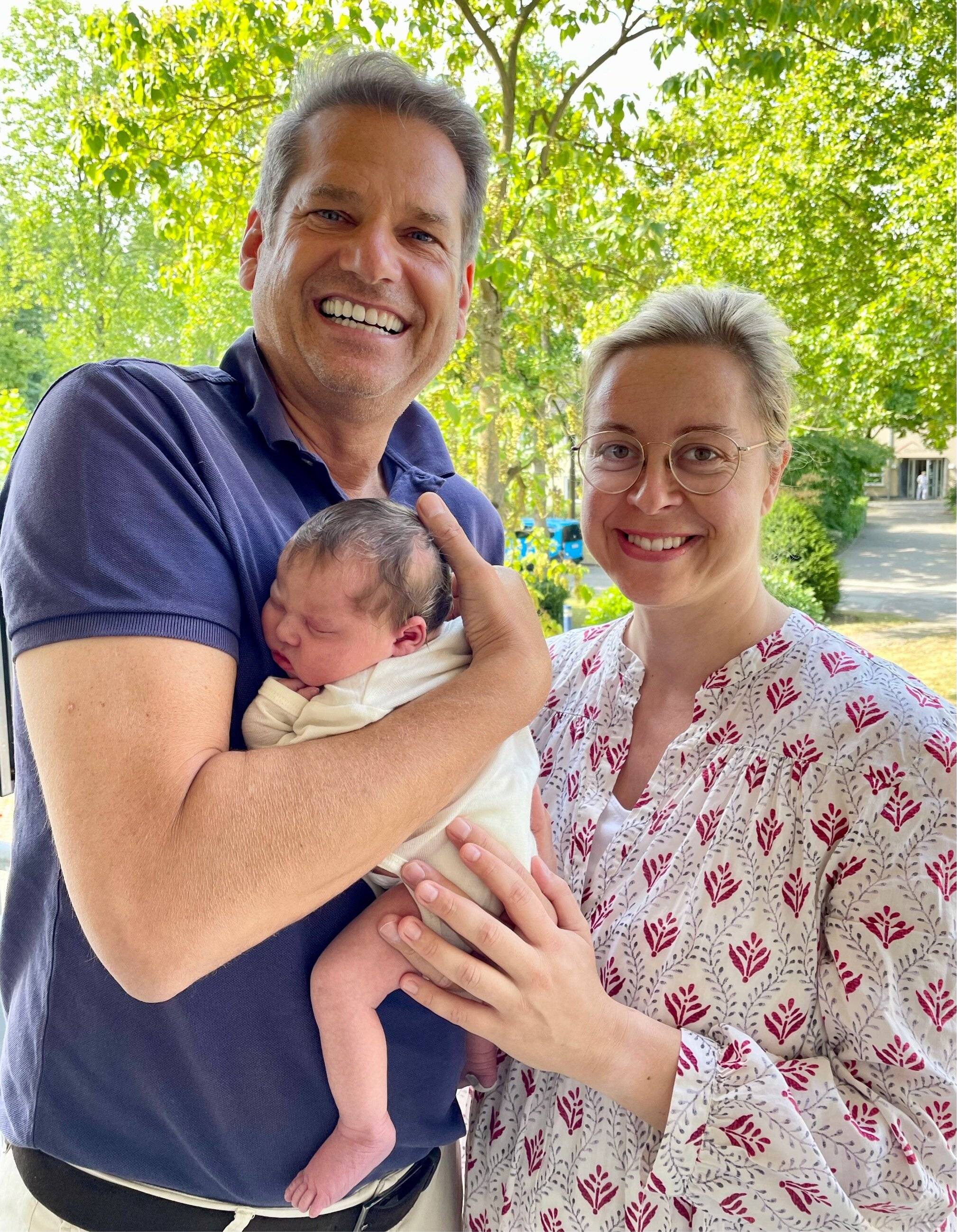  Astrid Lücke-Dellmann und Bernt Lücke mit ihrer Carlotta Andrea.    