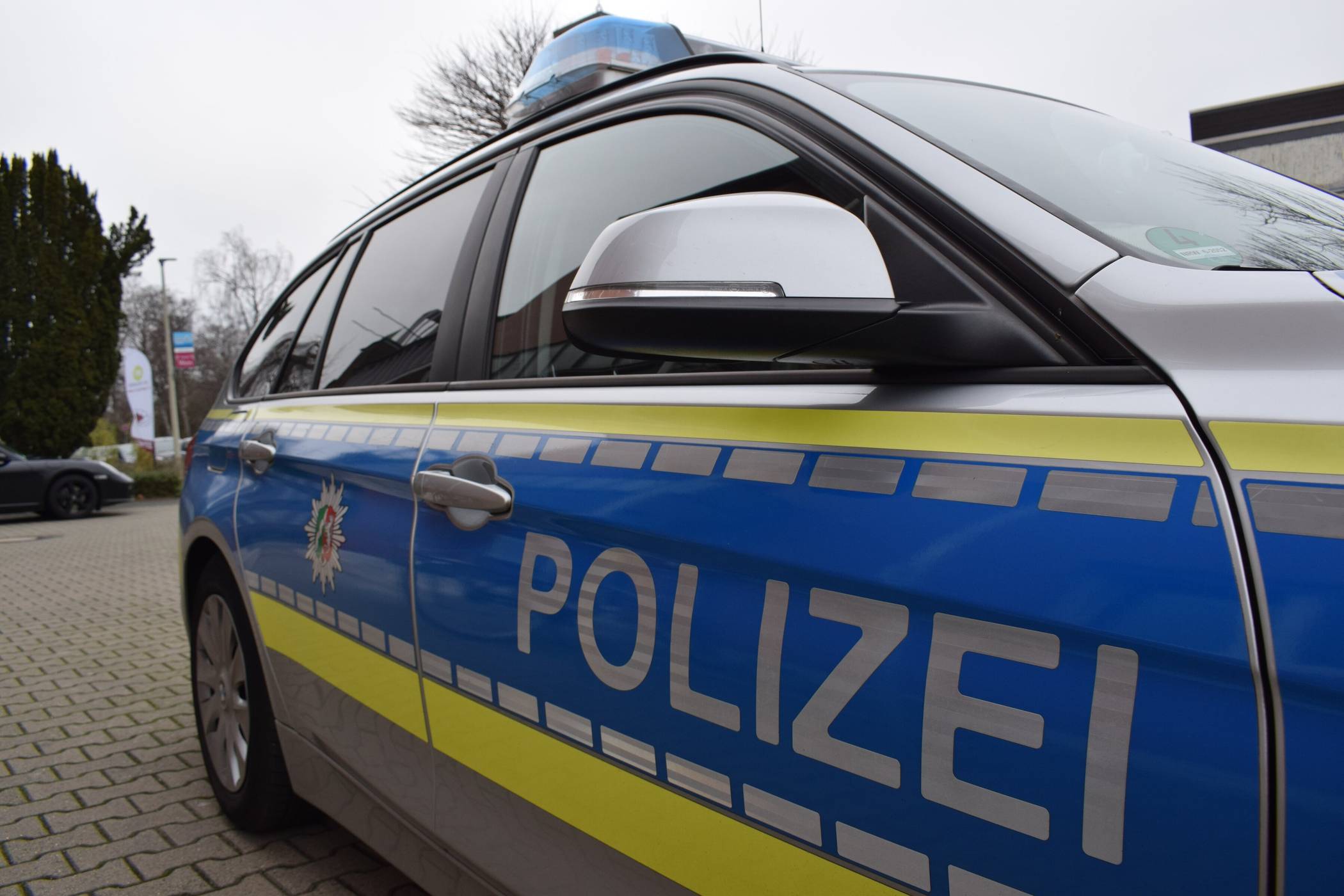  Das Kriminalkommissariat 12 hat die Ermittlungen aufgenommen. Die Polizei bittet um Zeugenhinweise. 