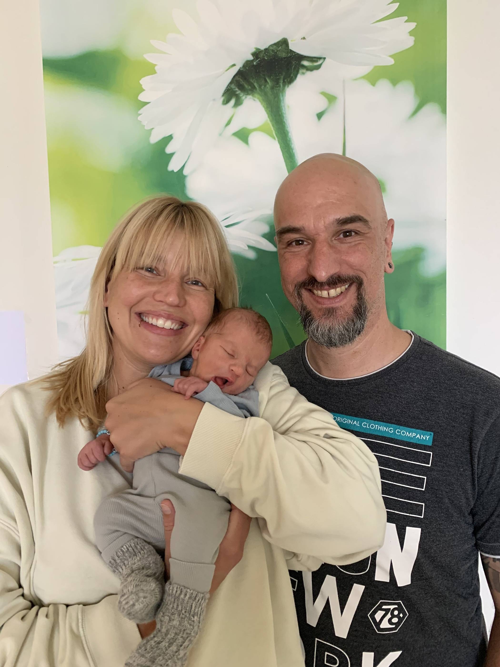 Jana und Michael Peper mit dem kleinen Otto.  