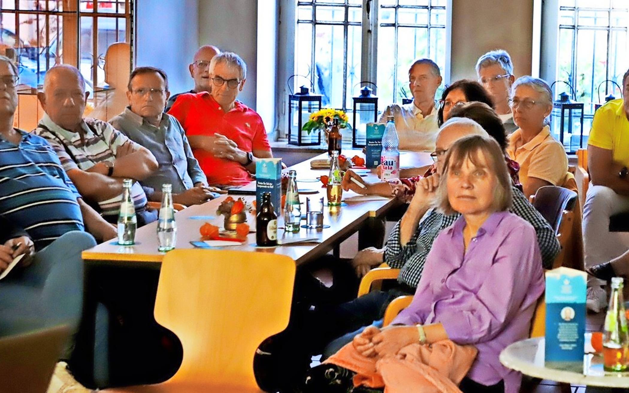  Die Auftaktveranstaltung der neuen Reihe „Klimastammtisch“ der Bürger-Energie-Genossenschaft SonneWindWende Kaarst Korschenbroich eG war gut besucht.  