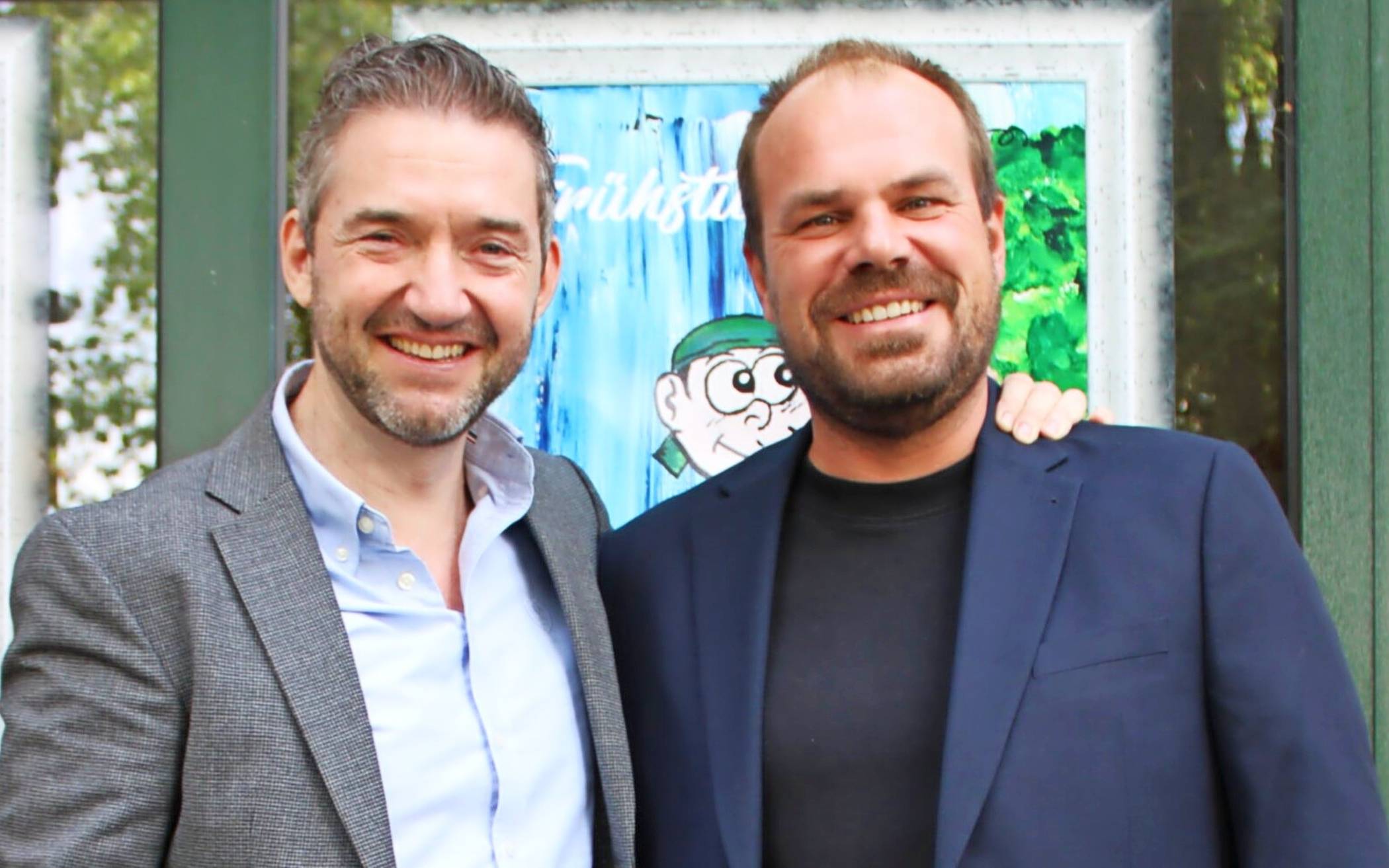 Sascha Hermans-Thun und Maik Kuckmann (von links) hatten die Idee, den Verein Bananenflanke Kaarst total zu gründen. Jetzt laden sie zu einem Informationsabend am 31. Oktober ein.