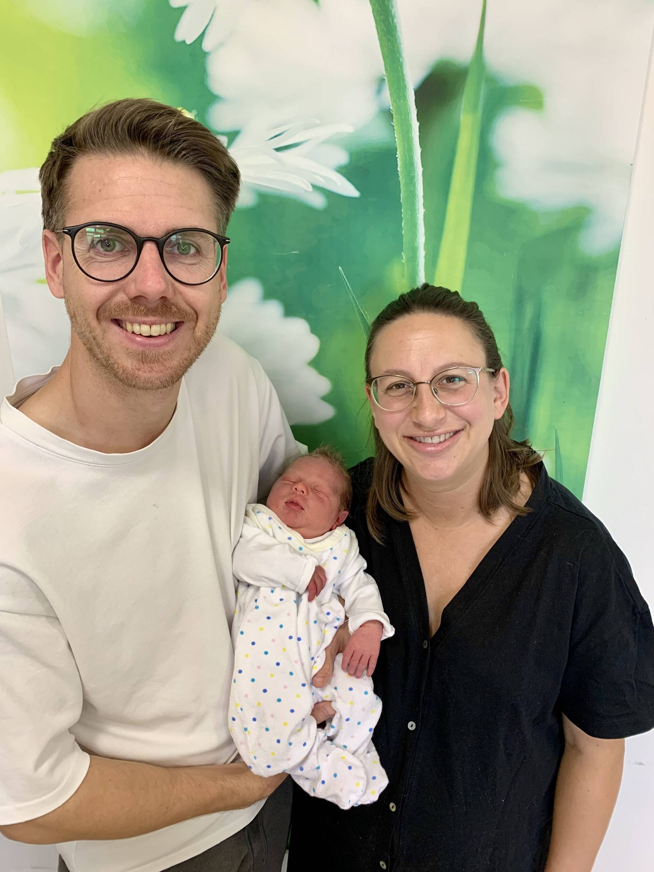  Annika und Julian Seeling mit ihrem Nino Josua.  