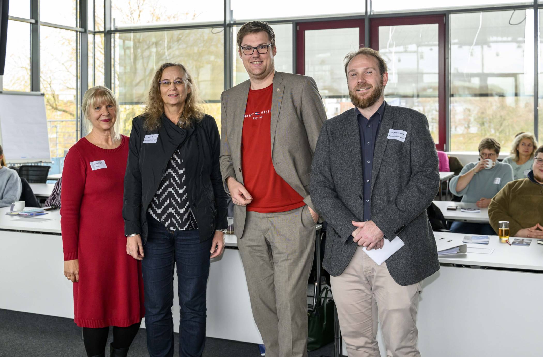 Kinder und Jugendschutz im Blick (von links): Referentin Beate Krüger, Christine Thoms vom Kaarster Jugendamt, Kreisdezernent Sebastian Johnen und Dr. Mathias König, Abteilungsleiter des Regionalen Bildungsnetzwerks.   