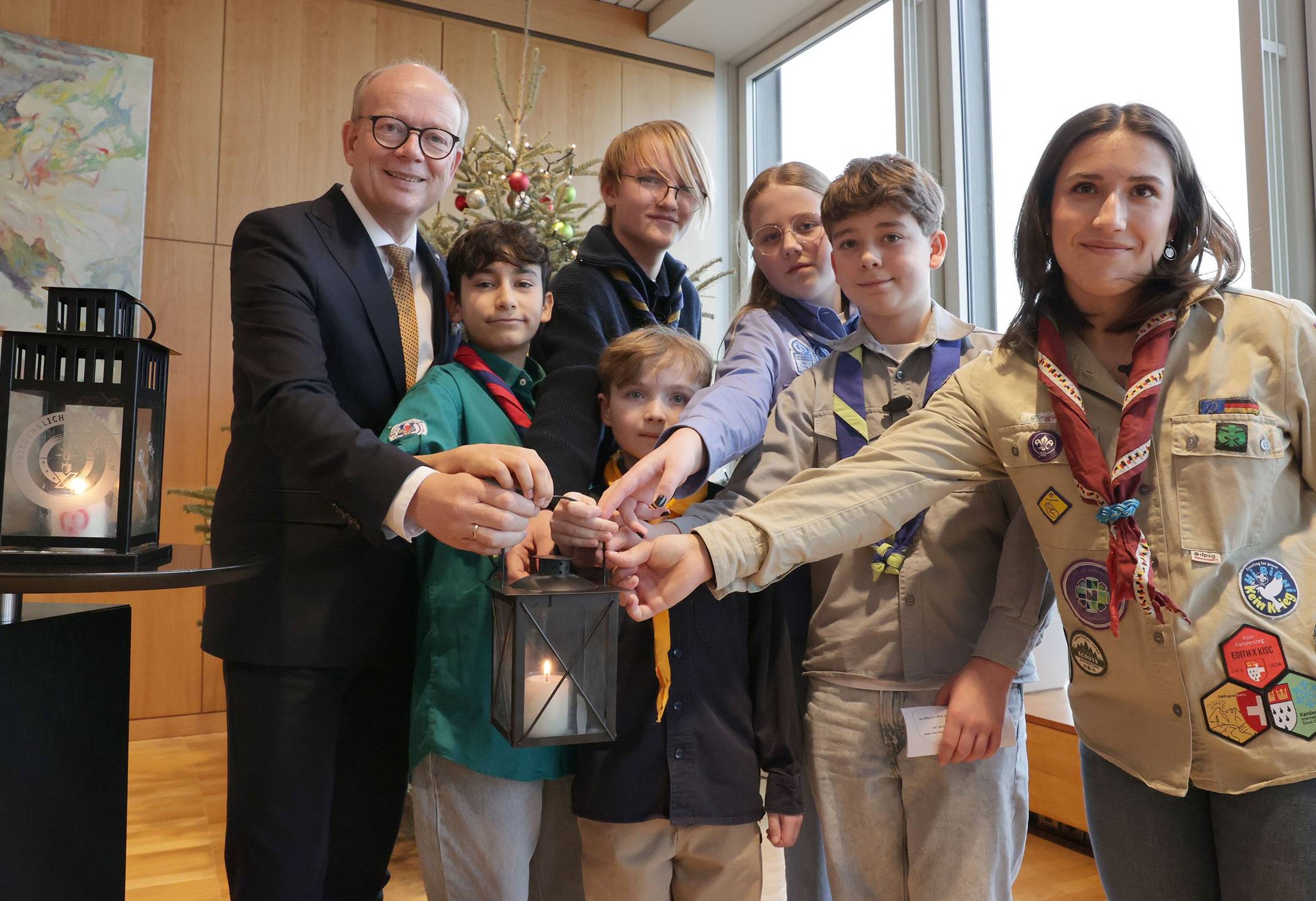 Pfadfinder aus ganz NRW wurden von André Kuper, dem Präsidenten des Landtages empfangen.