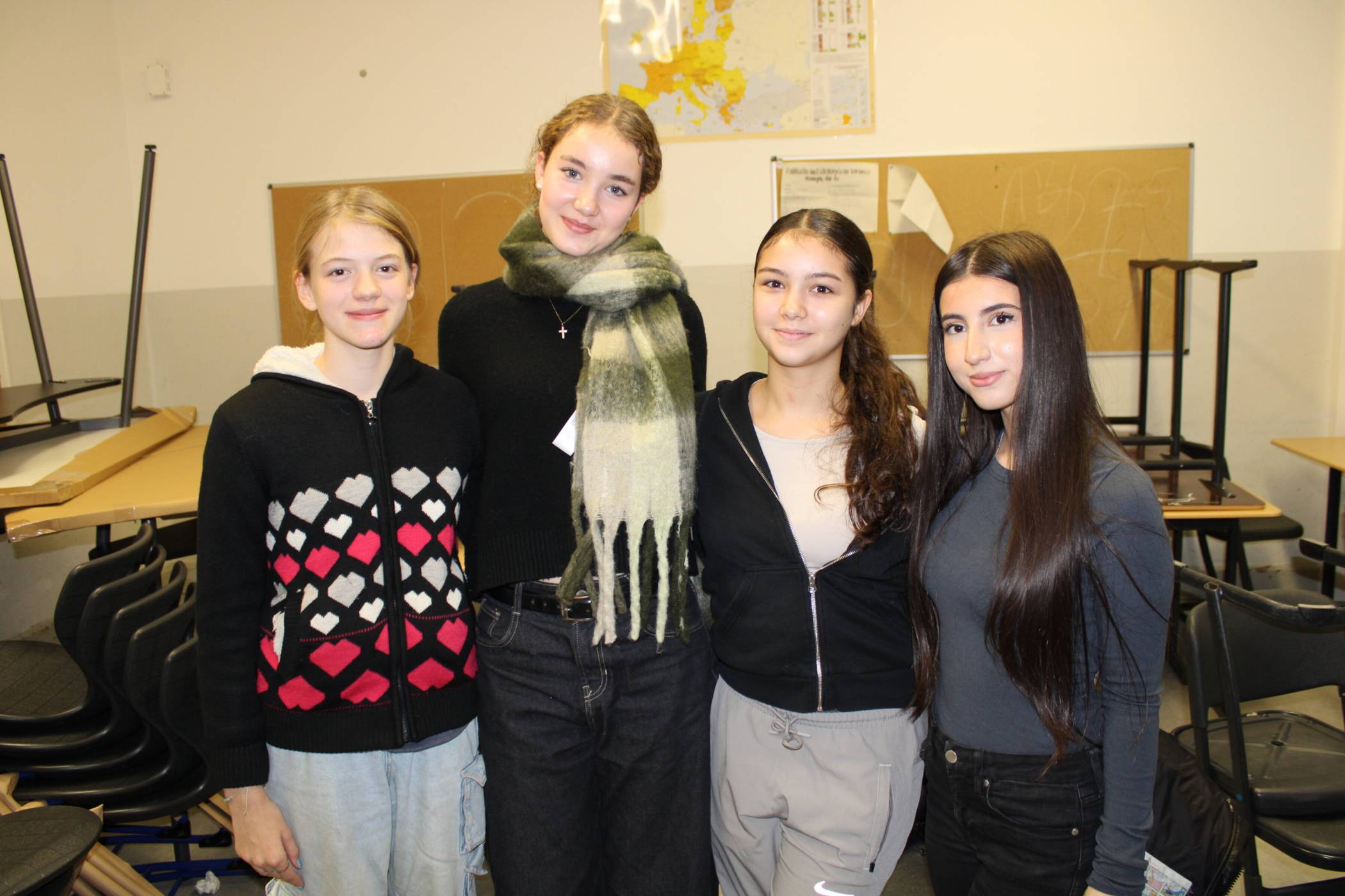  Die Schülerinnen Lara Kruse, Sabeth Wilberg, Sara Dalkiran und Nisa Karakus erzählen von ihren Visionen für eine Schule der Zukunft.  