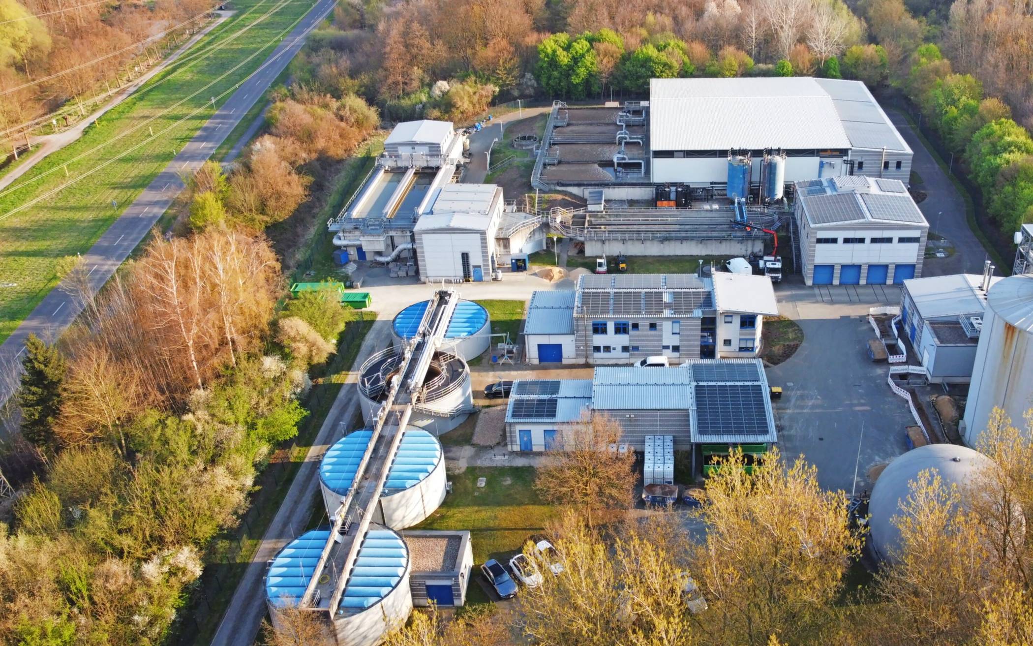  Baustellenfortschritte am Gruppenklärwerk Kaarst-Nordkanal. Die Inbetriebnahme der Spurenstoffelimination ist für 2026 geplant.  