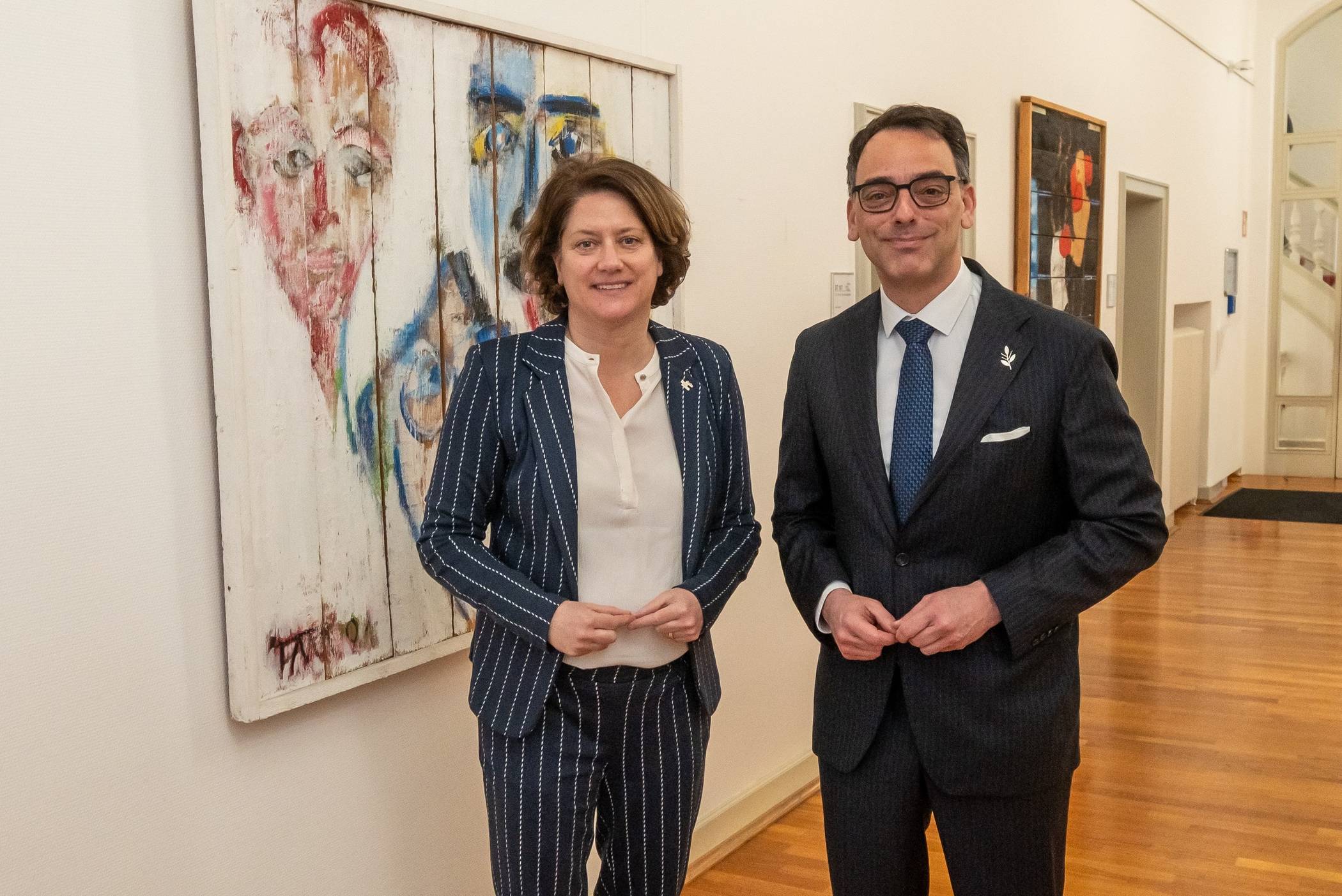  Landrätin Katharina Reinhold tauschte sich mit dem türkischen Generalkonsul Ali Ihsan Izbul aus.  