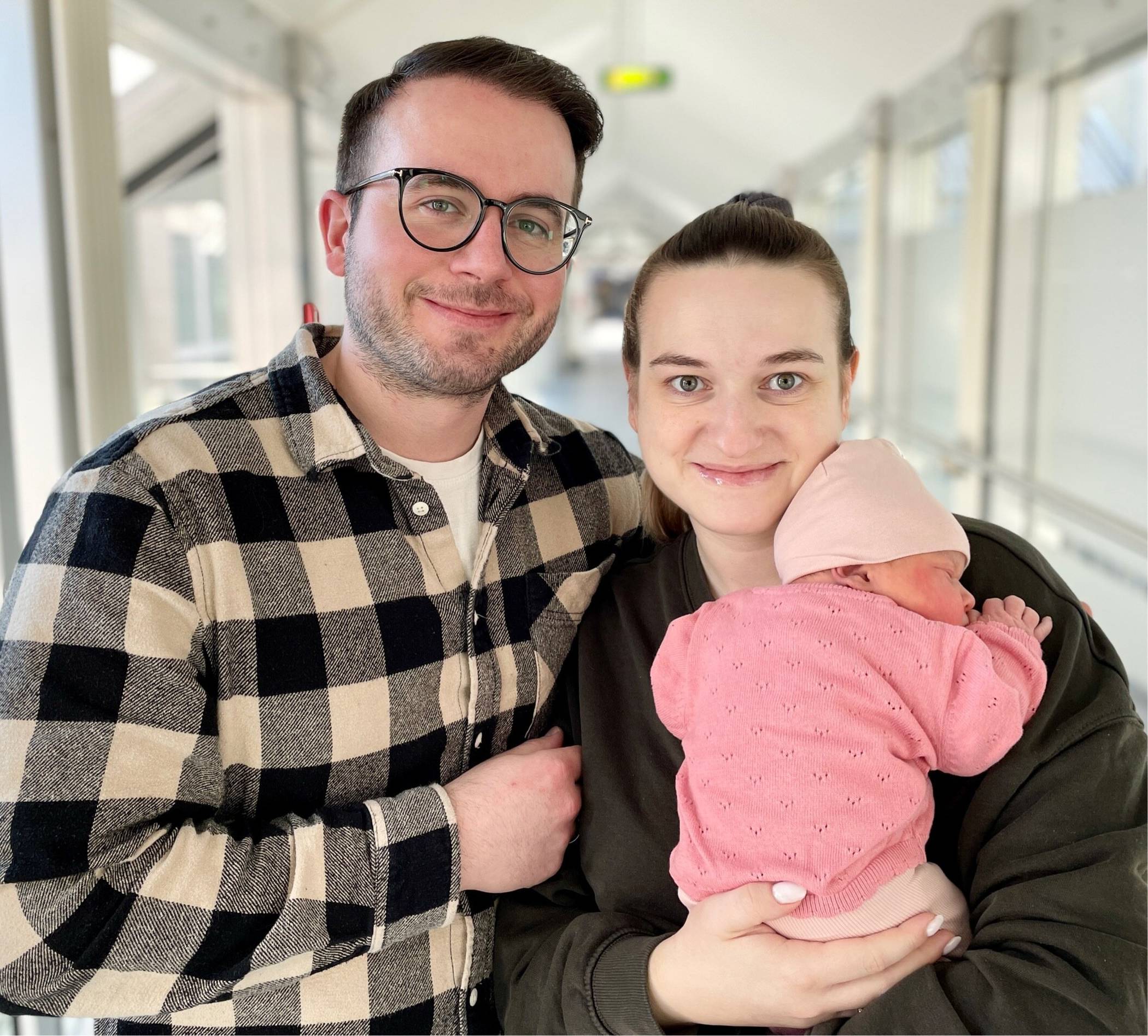 Mirjana und Philipp Jansen mit ihrer Mila.  