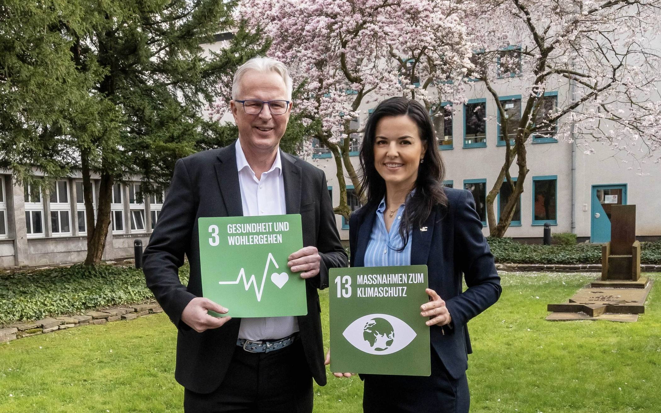 Kreisdirektor Dirk Brügge und Klimaschutzmanagerin Ina