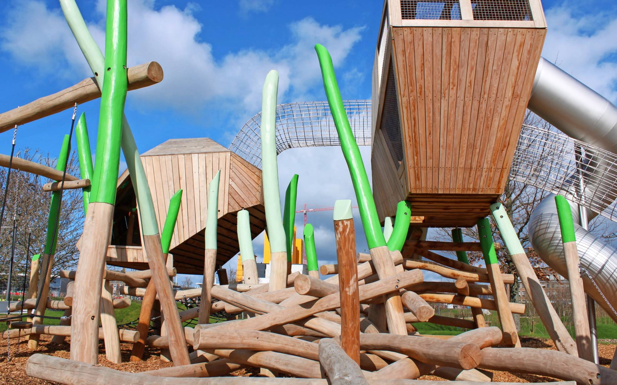 Ab durch die Röhren...: Der Kaninchenbau lädt zum Klettern ein.