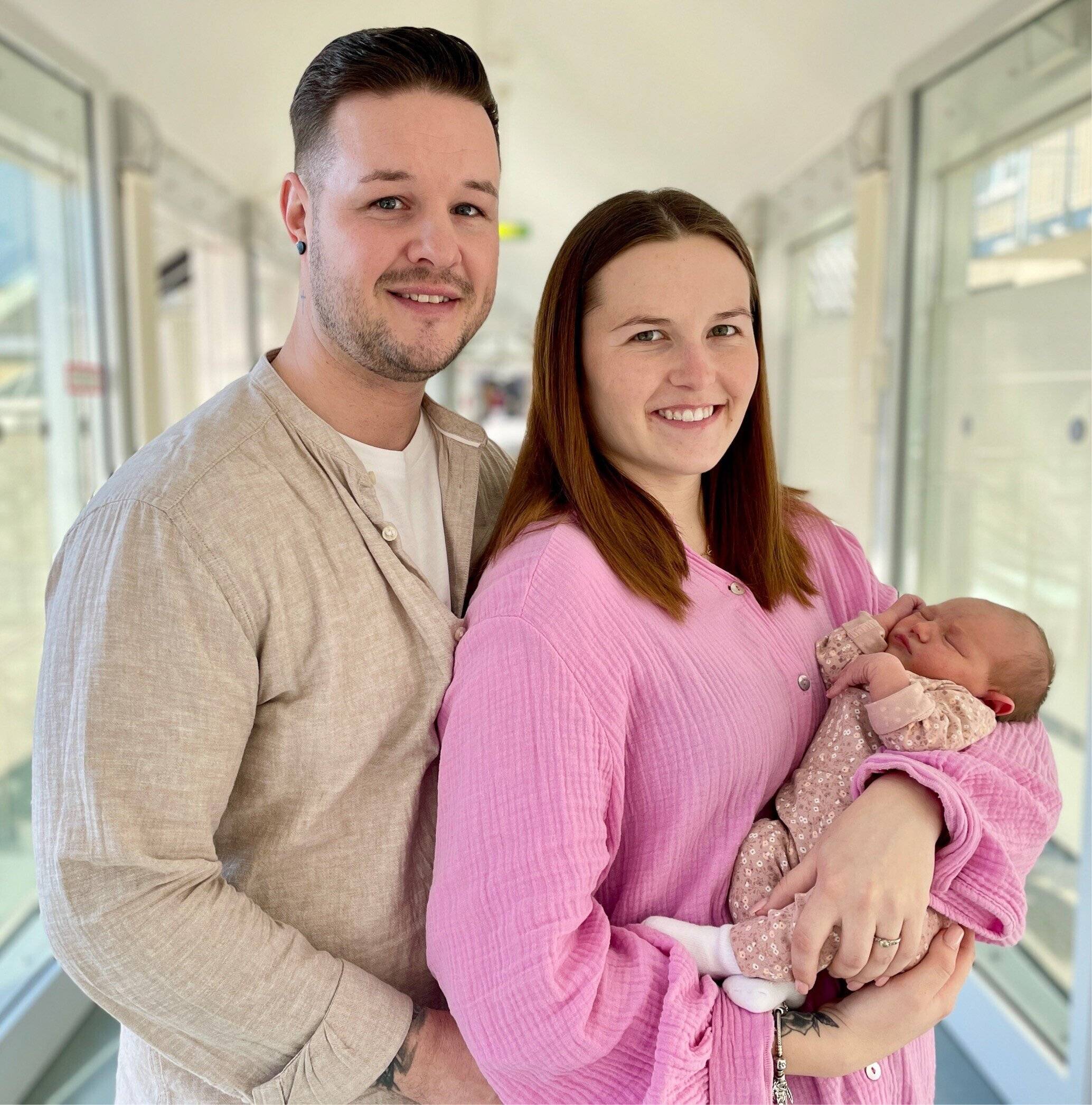  Tamina Jansen mit ihren Eltern Alexander und Santana.   