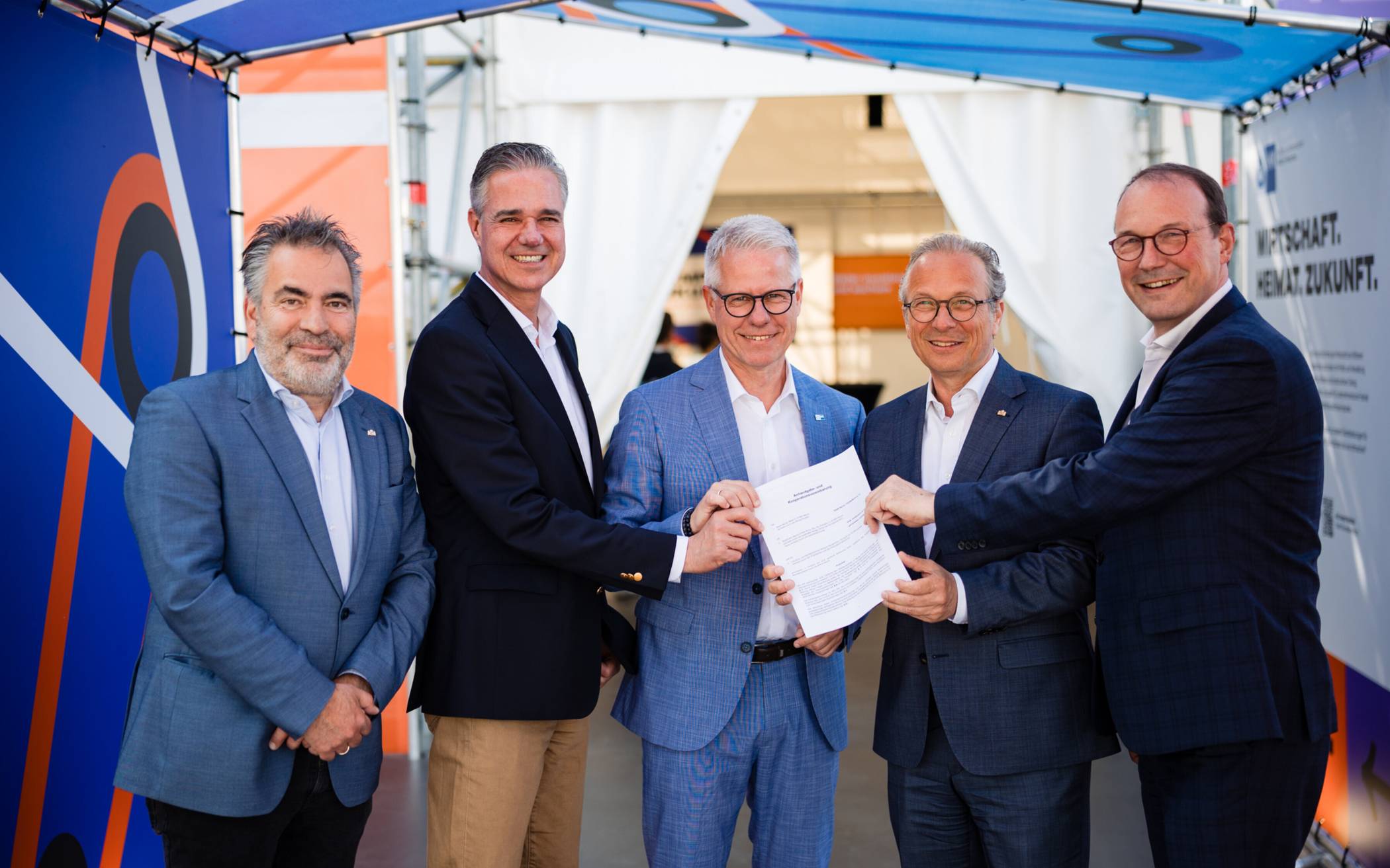 Nach der Unterzeichnung der Anhandgabe- und